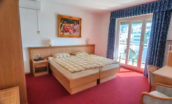 Bed in Hotel Dischma - FREE BUS AND TRAIN TICKET