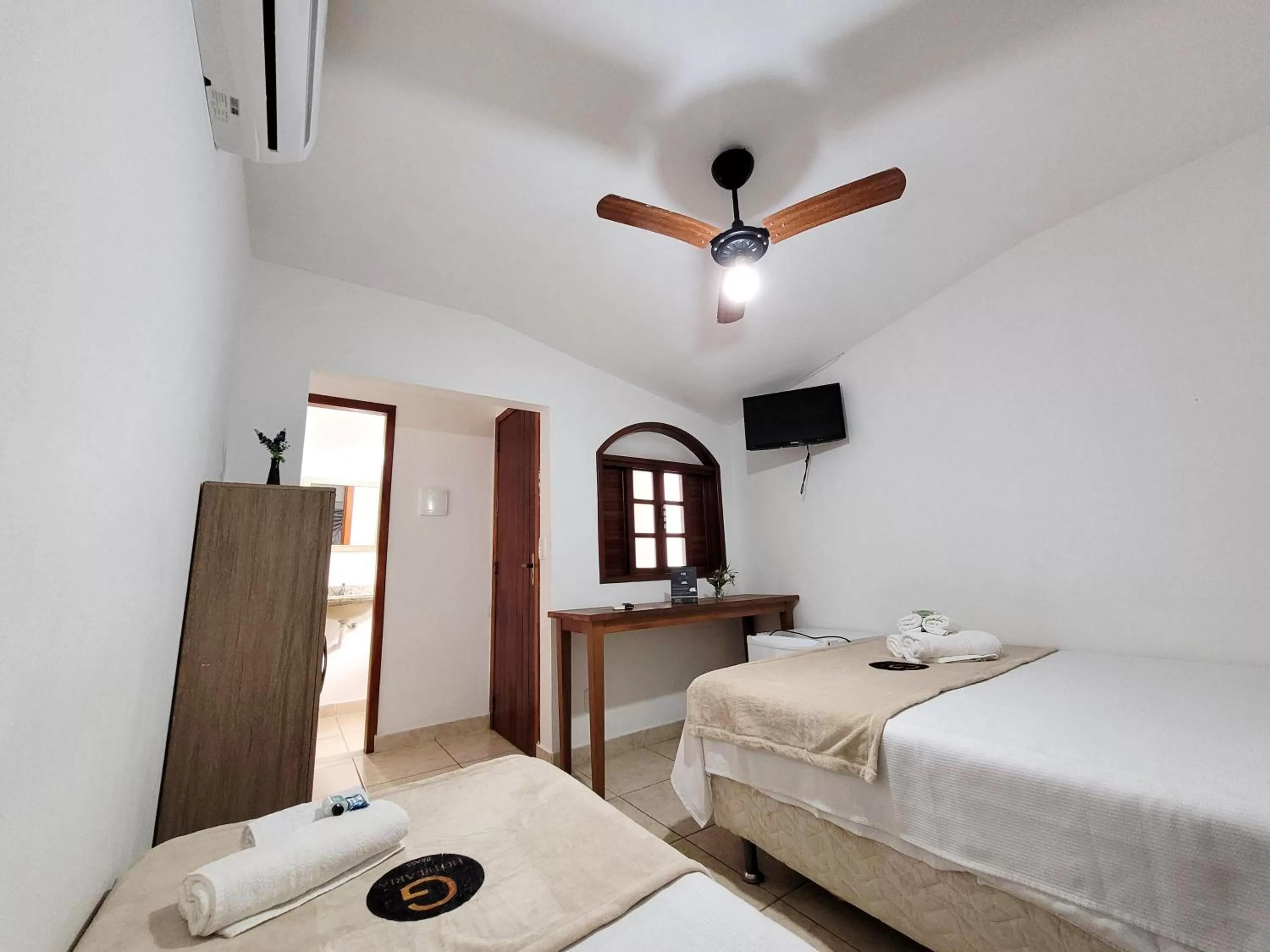 Photo of the whole room, Bed in Pousada Casa Centro Búzios