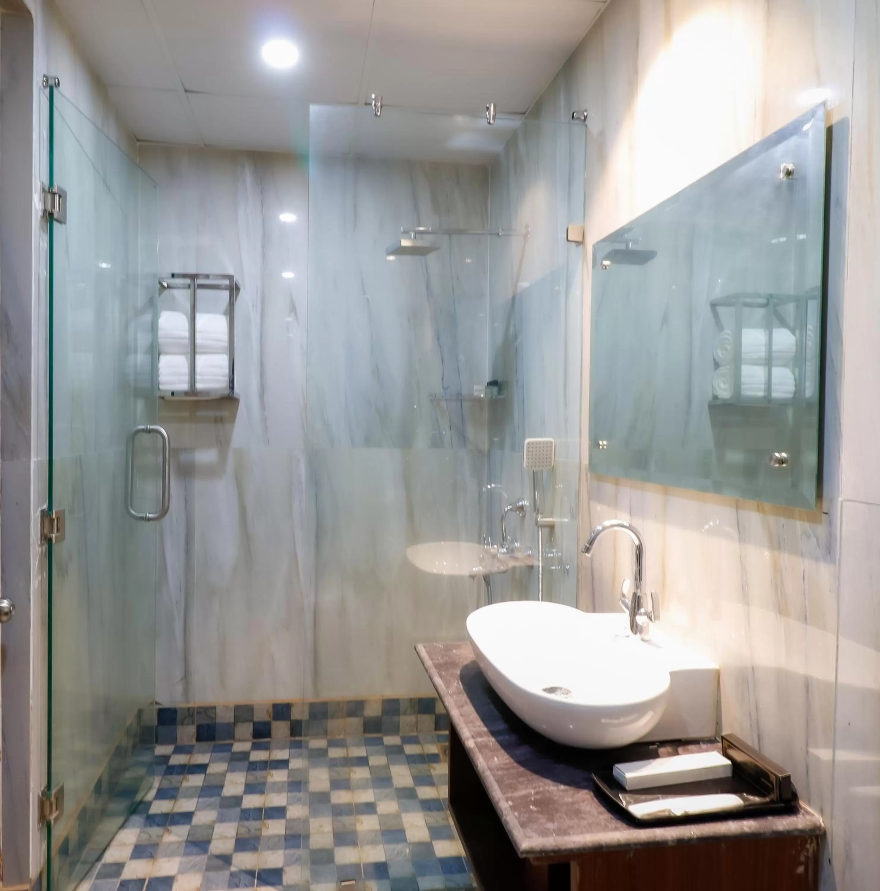 Bathroom in Miranda Beach Resort Baga