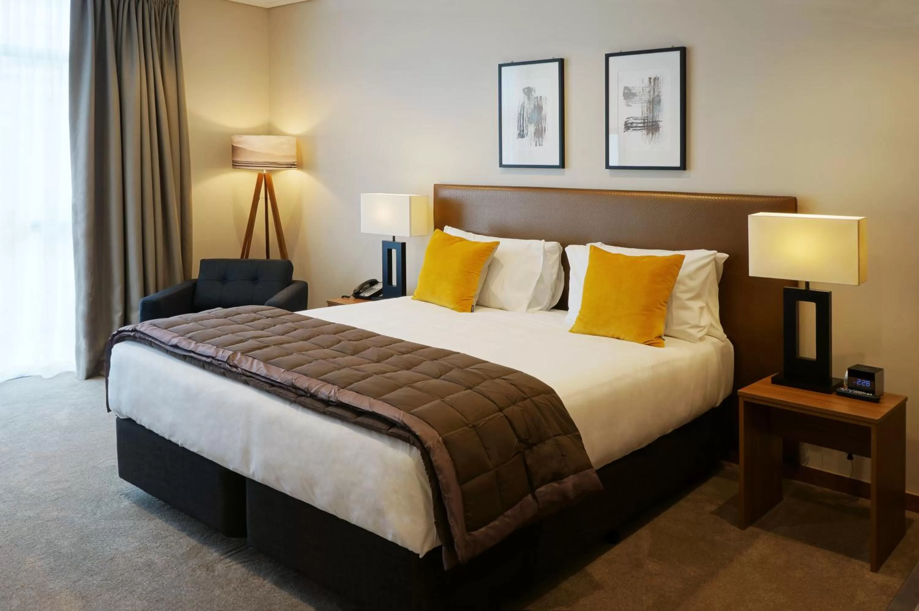 Bedroom, Bed in The Victoria Hotel Dunedin