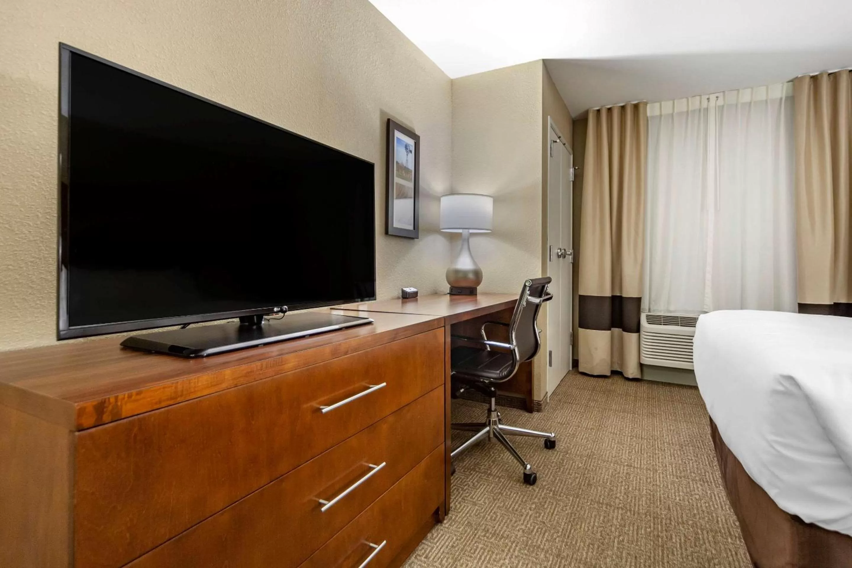 Photo of the whole room, Bed in Comfort Inn & Suites Sidney I-80