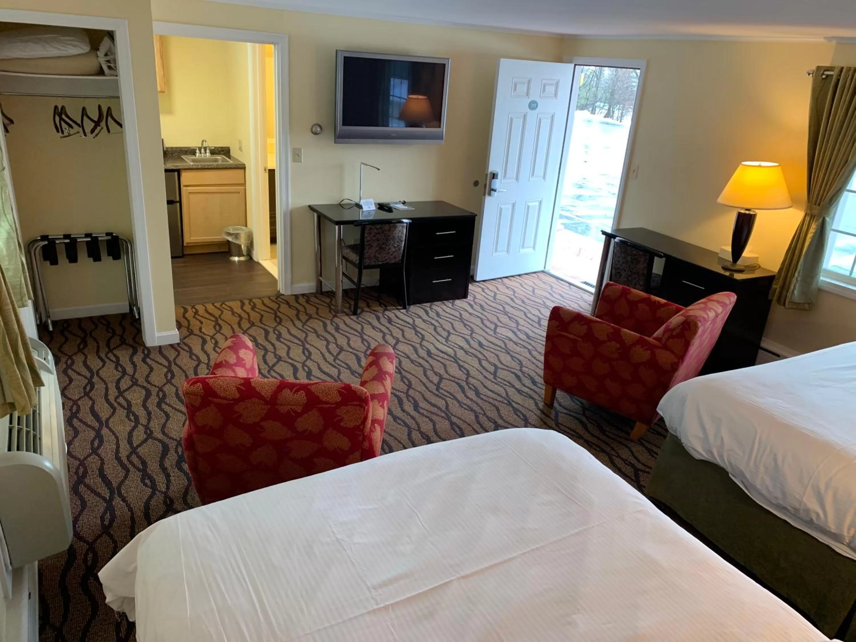 Bedroom, Bed in Four Winds Country Motel