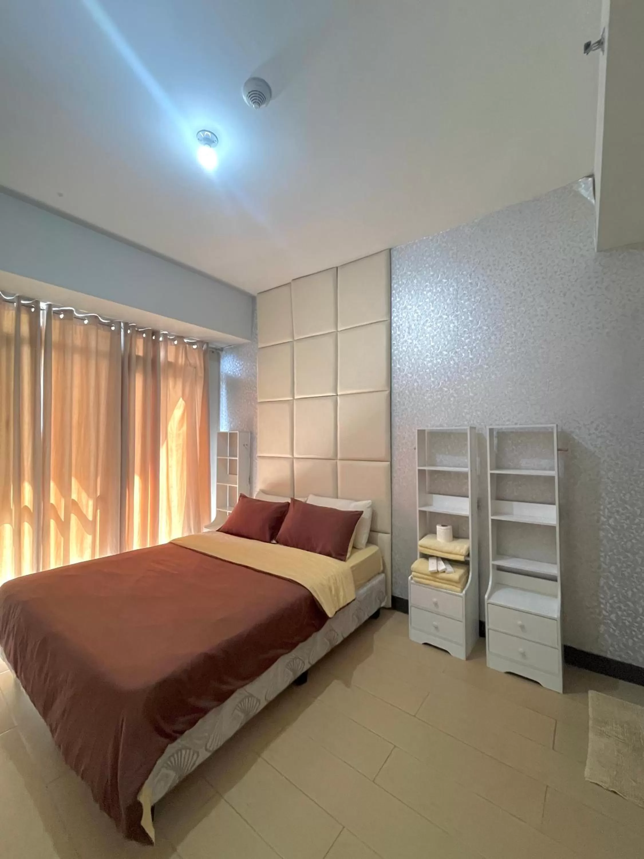 Bed in Cubao, Quezon City Condo Staycation (wifi and netflix ready)