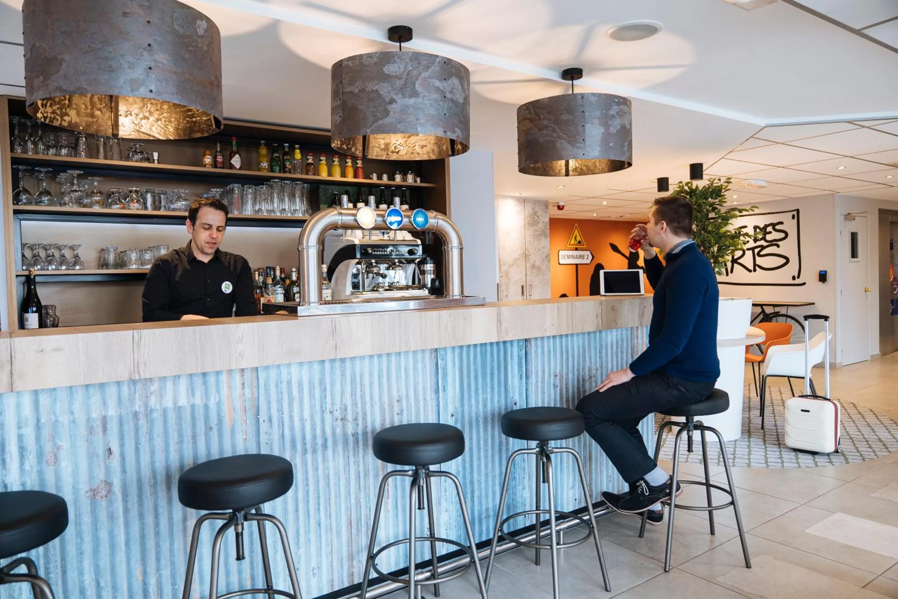 Lounge or bar in Ibis Styles Lille Marcq En Baroeul