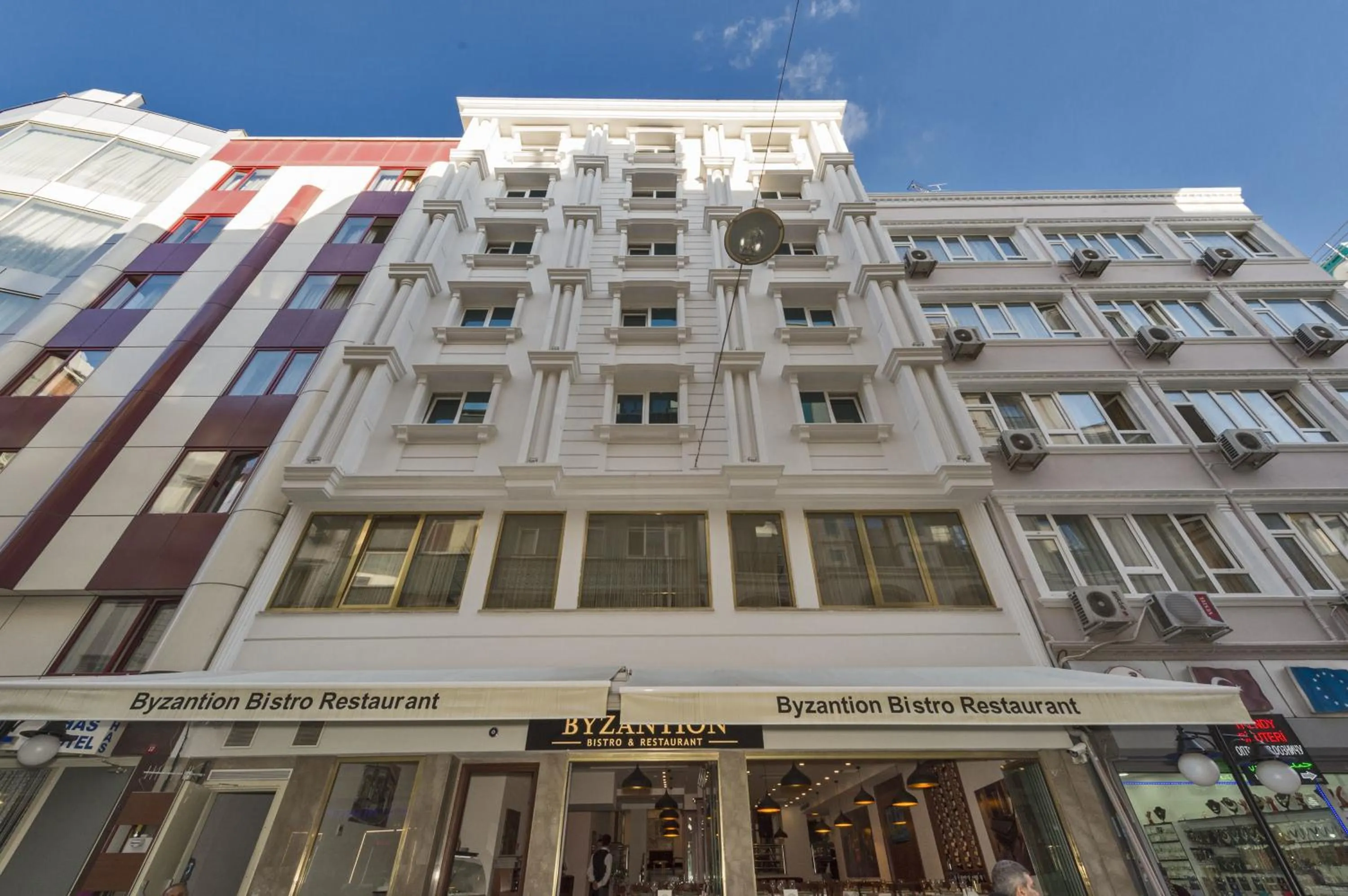 Facade/entrance in Glorious Hotel