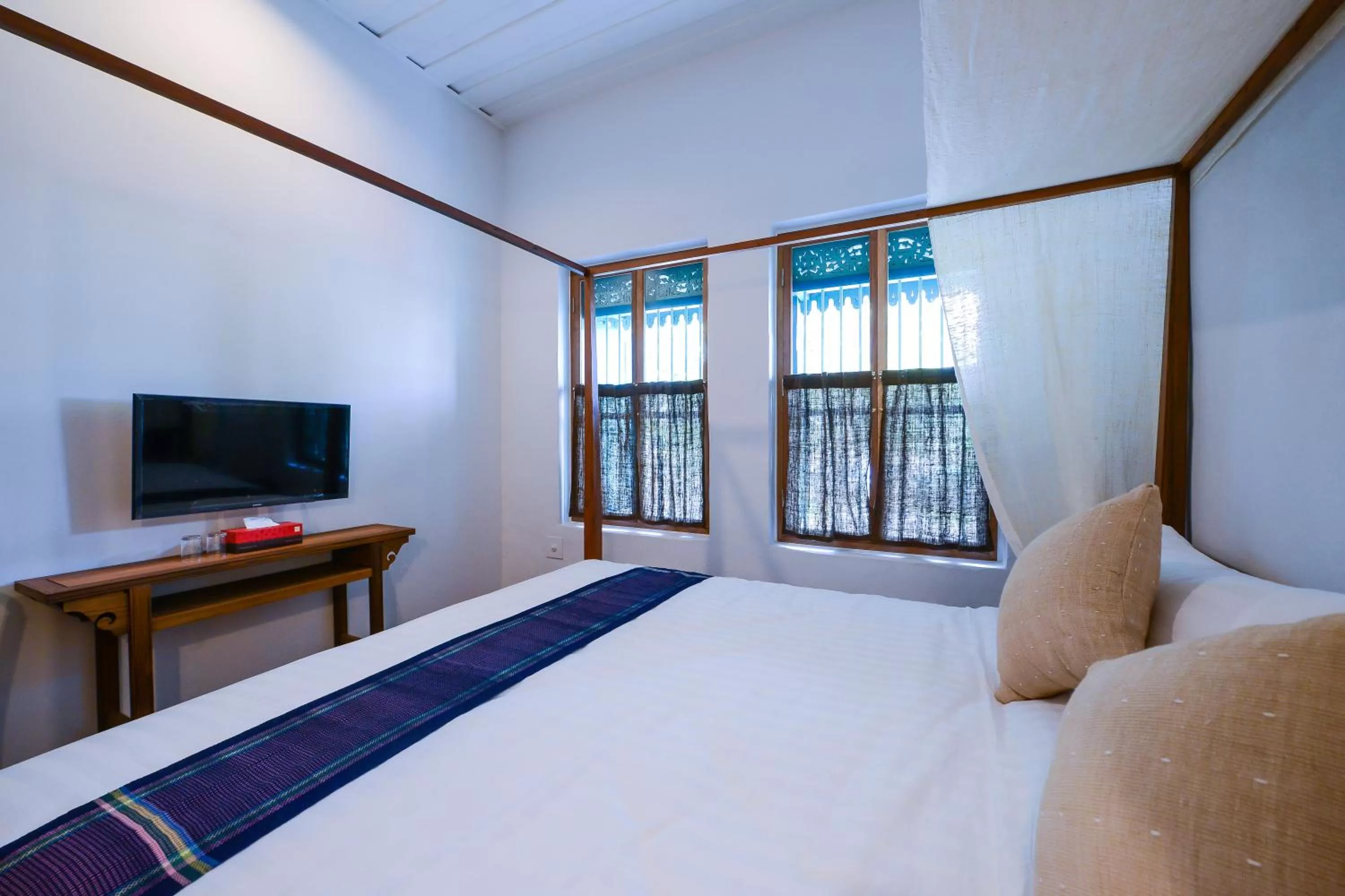 Bed in Neighbor Phuthon