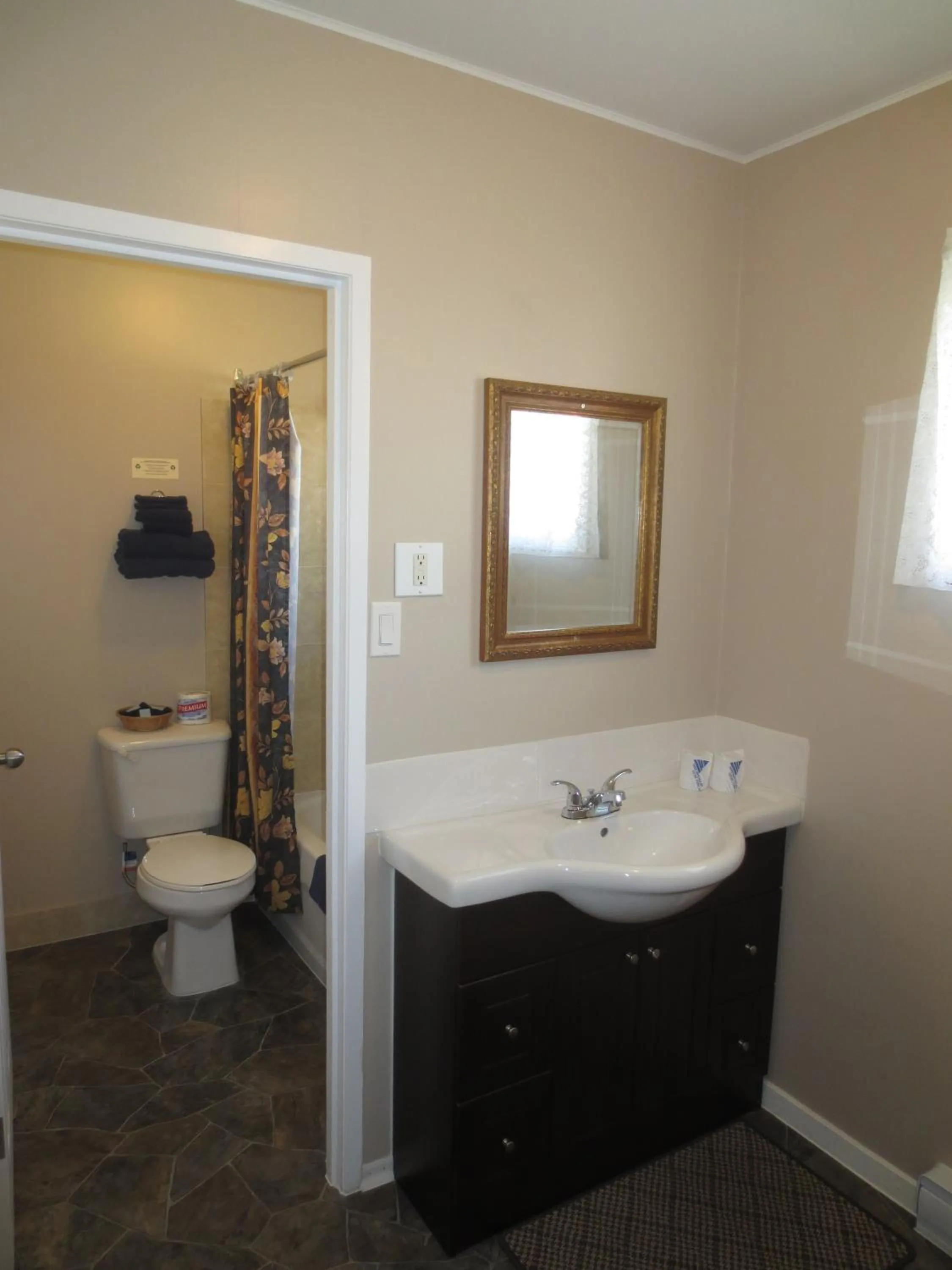 Bathroom in Overlander Motel