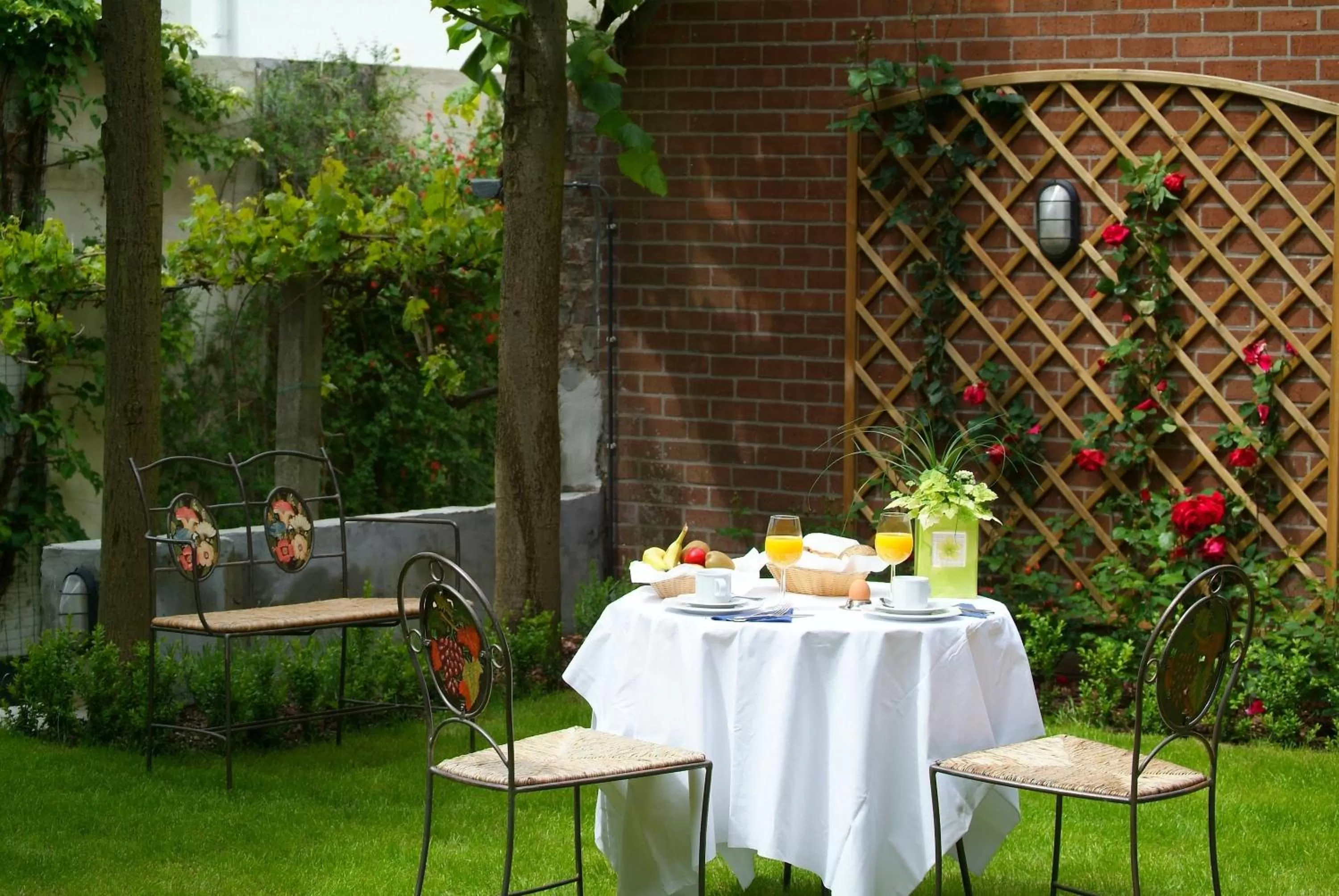 Garden in Rosenburg Hotel Brugge