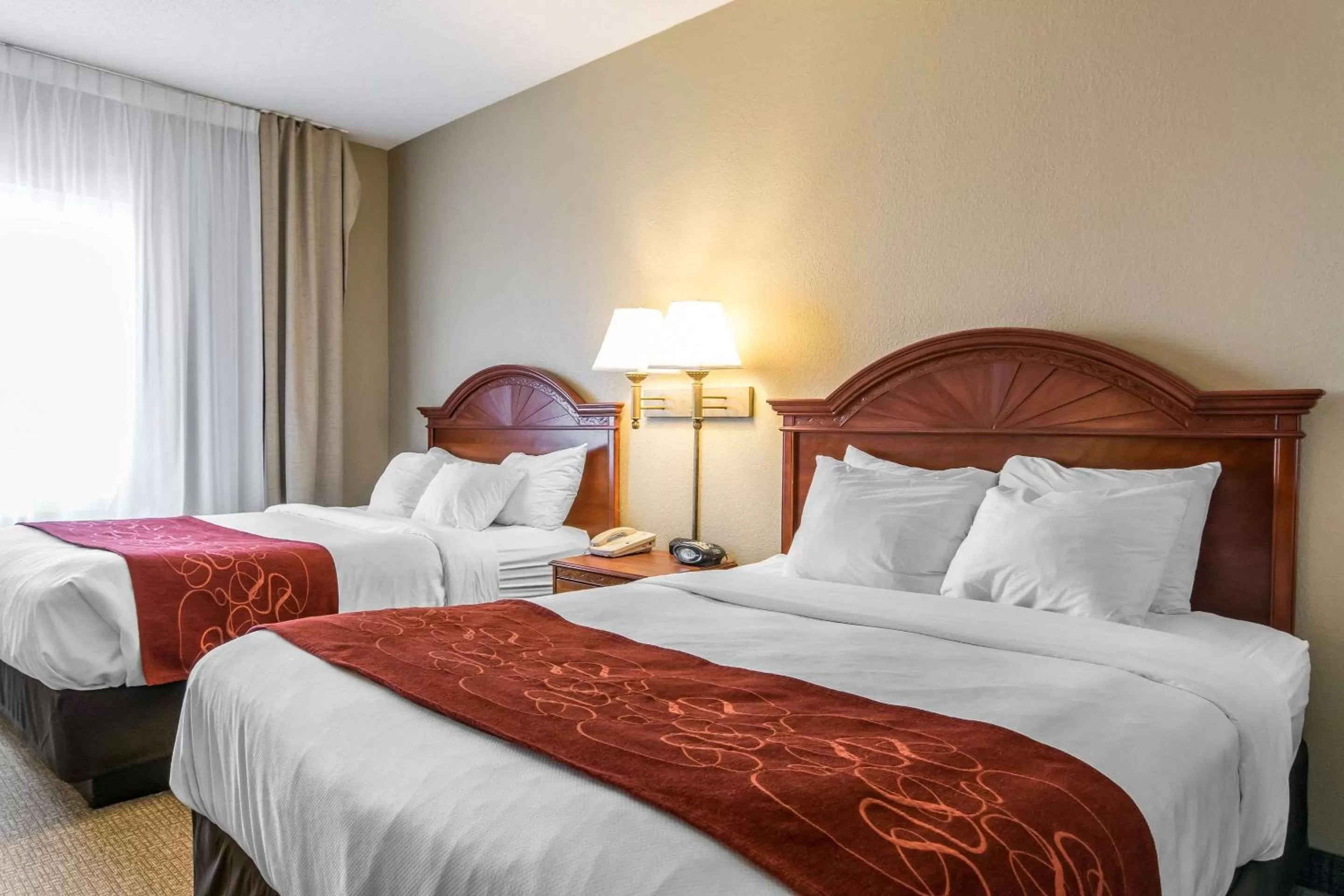 Photo of the whole room, Bed in Comfort Suites Owensboro South