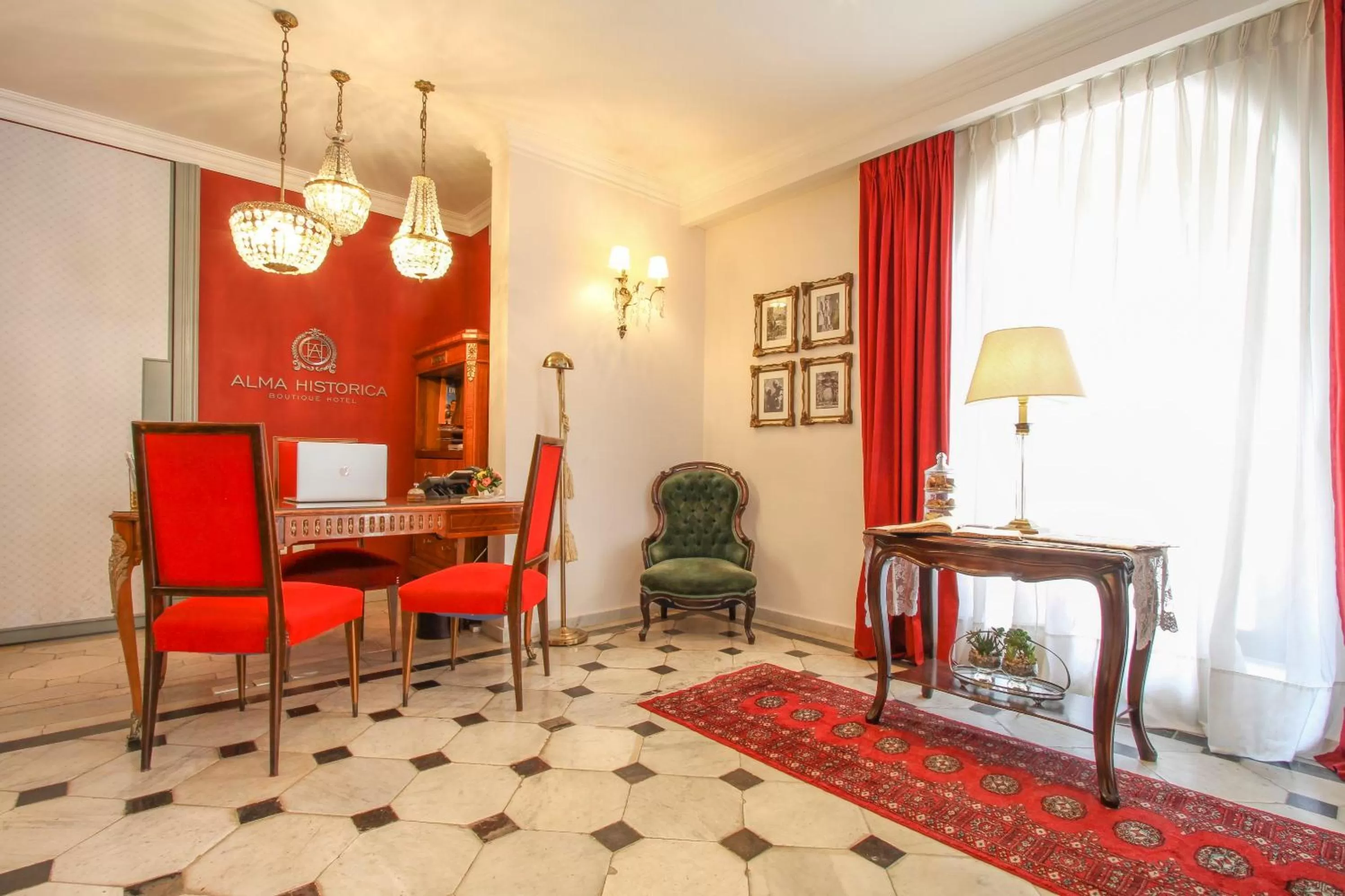 Lobby or reception in Alma Histórica Boutique Hotel