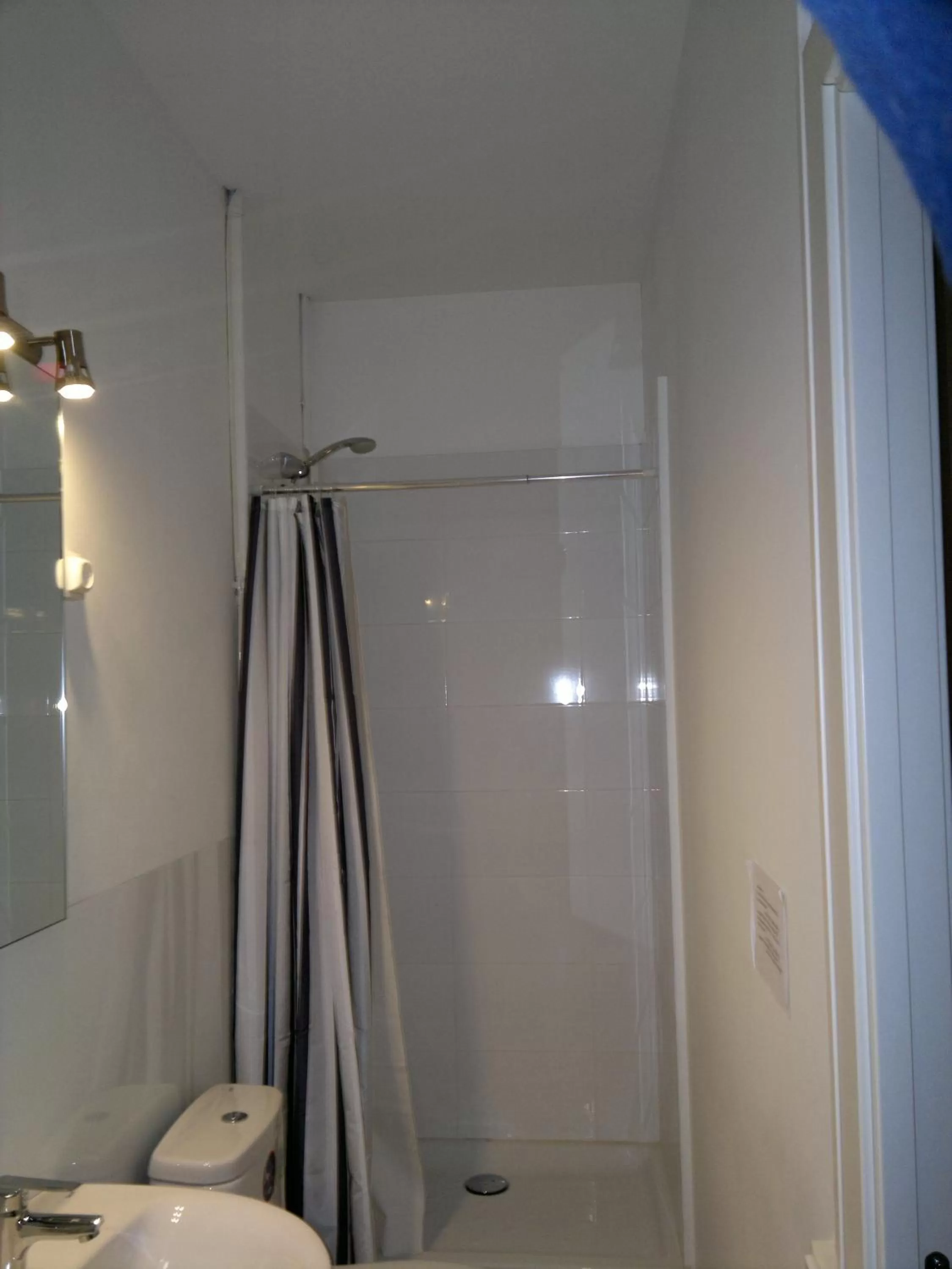 Shower, Bathroom in Ally's Bed&Breakfast,