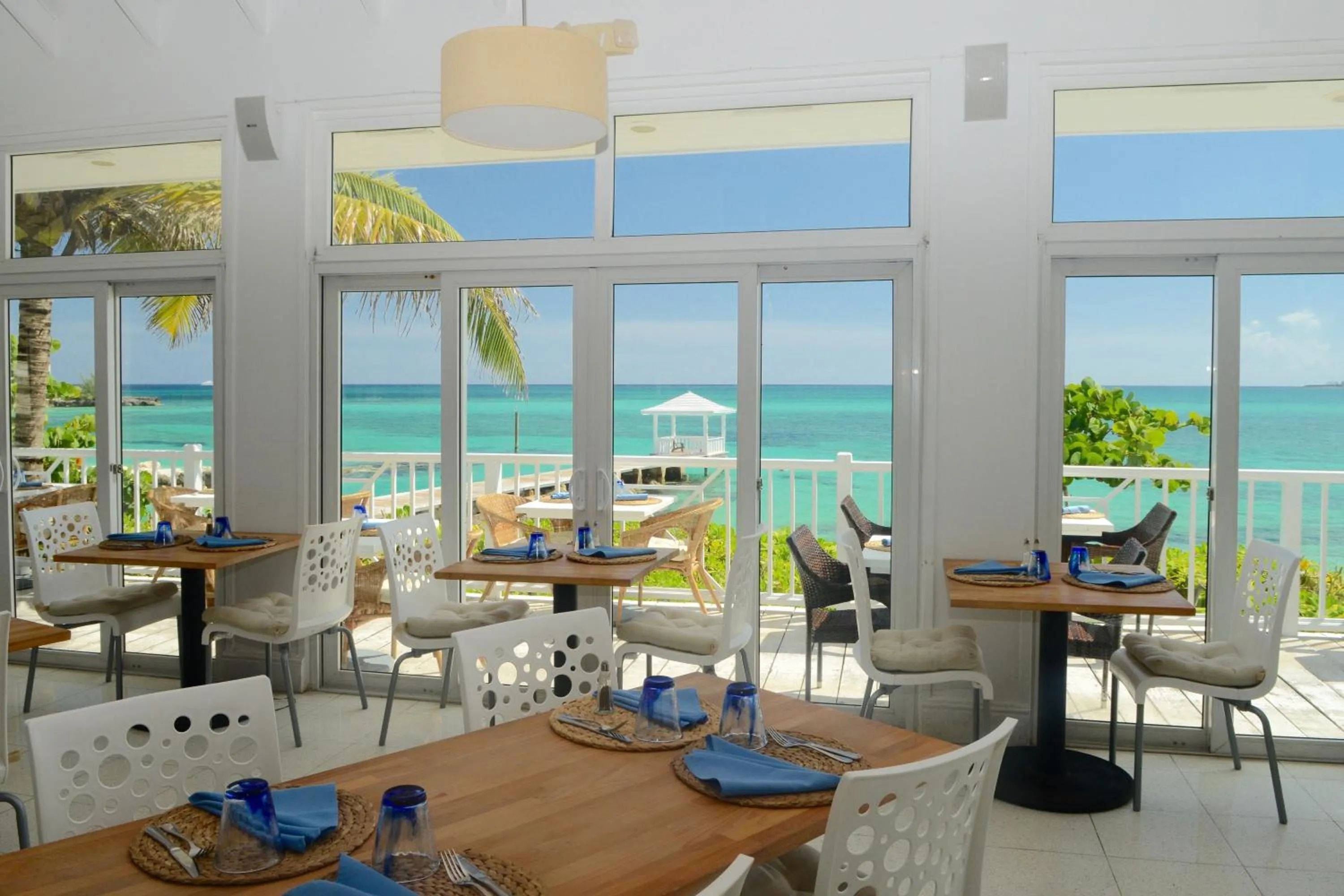 Restaurant/places to eat in Sandyport Beach Resort