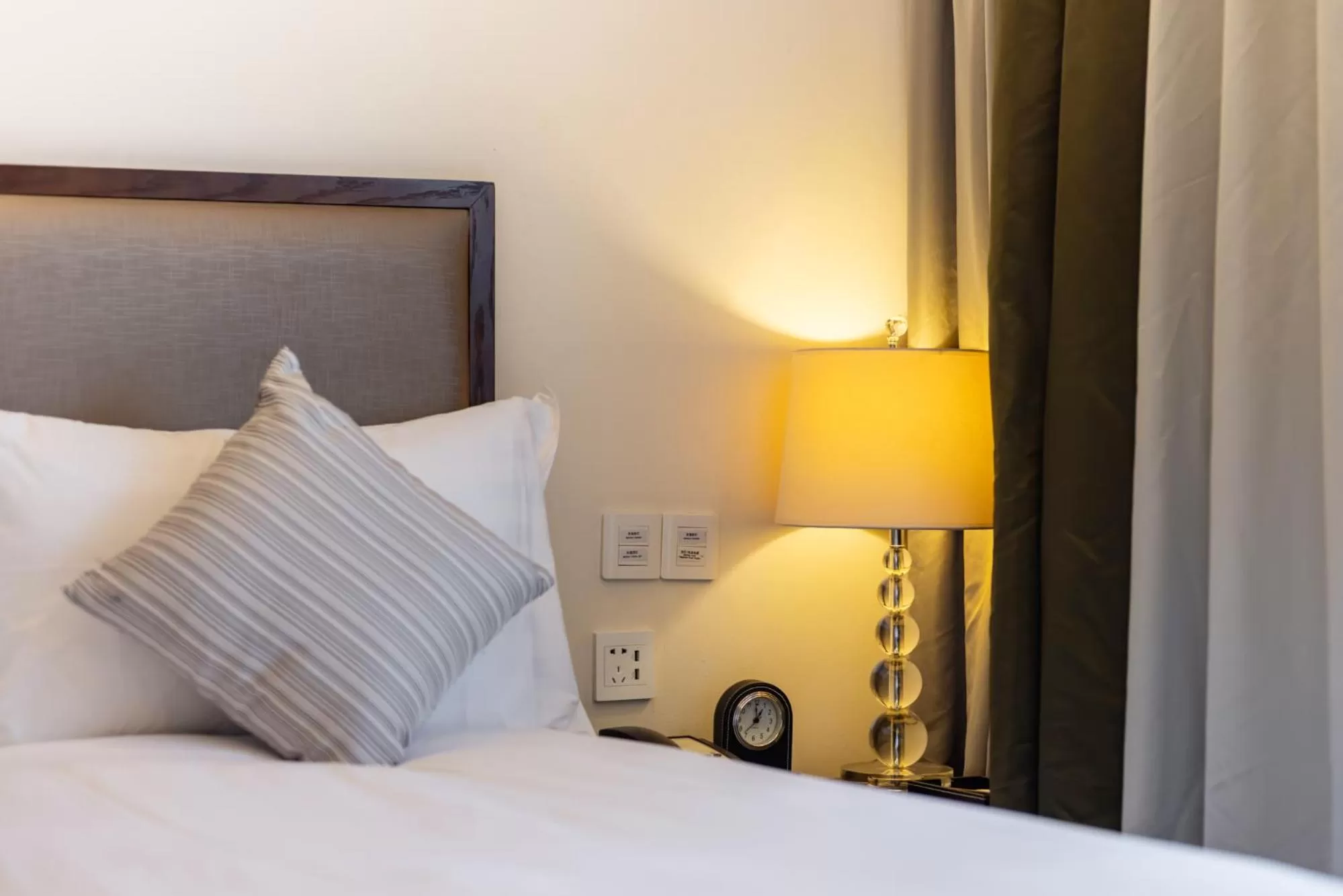 Photo of the whole room, Bed in Starr Hotel Shanghai (Shanghai Railway Station)