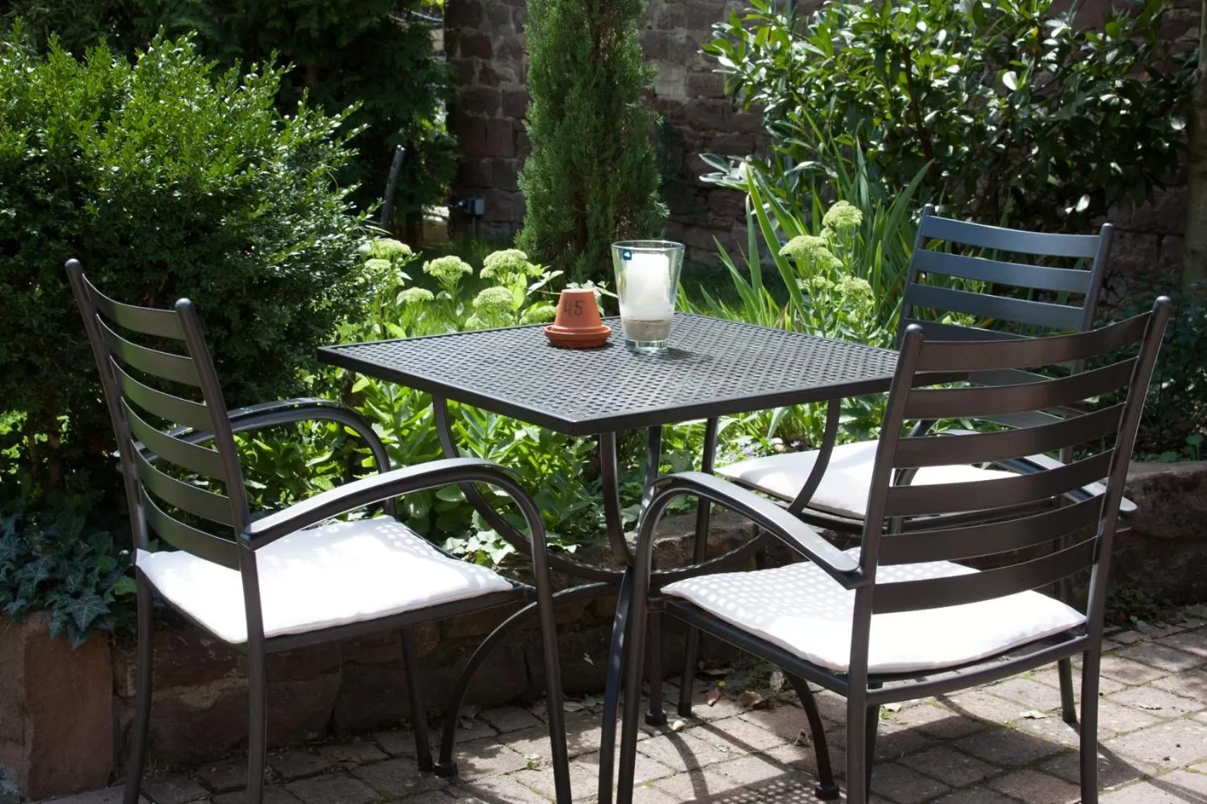 Patio in Linde Restaurant & Hotel