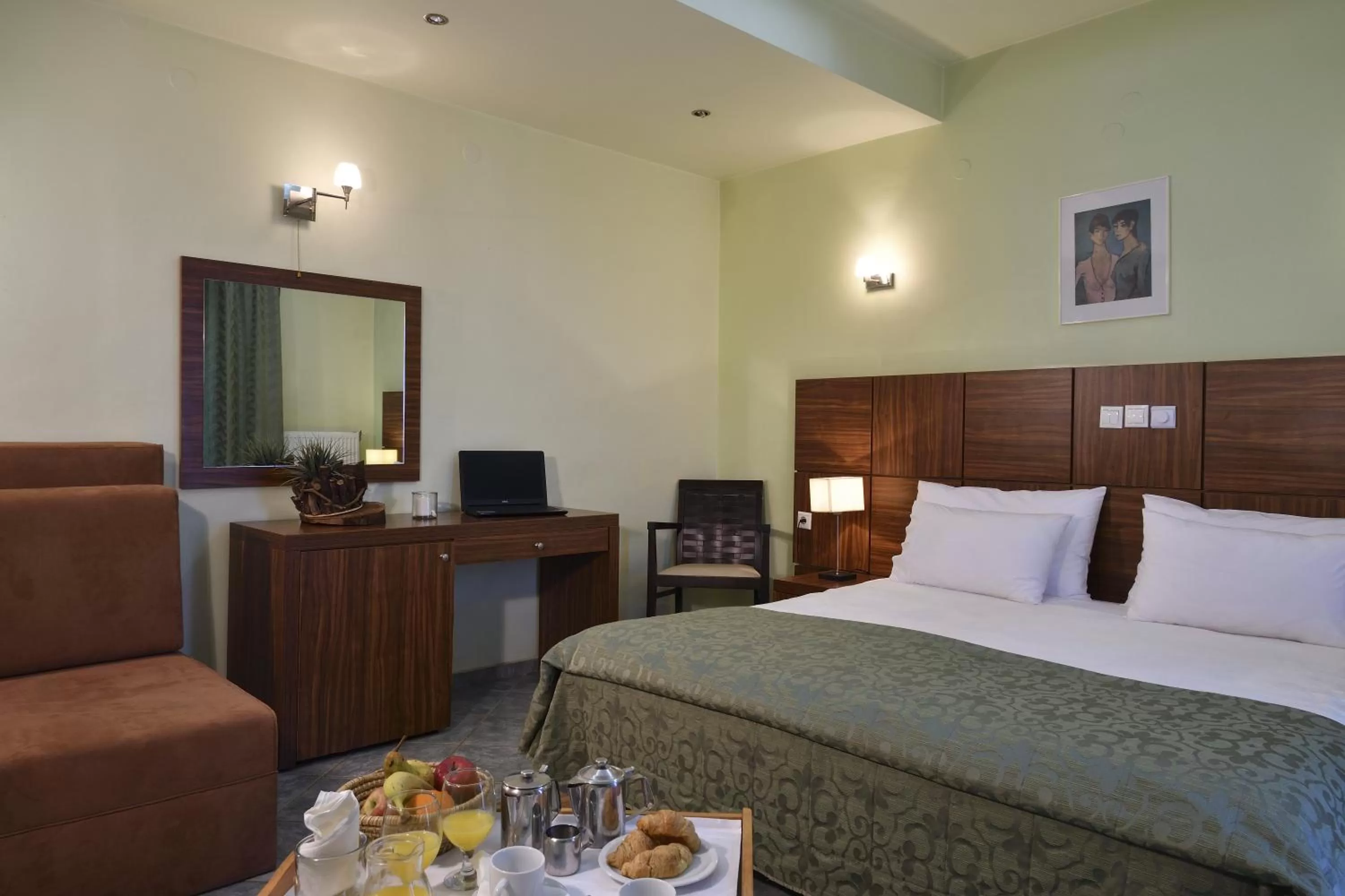 Photo of the whole room, Bed in Four Seasons Hotel