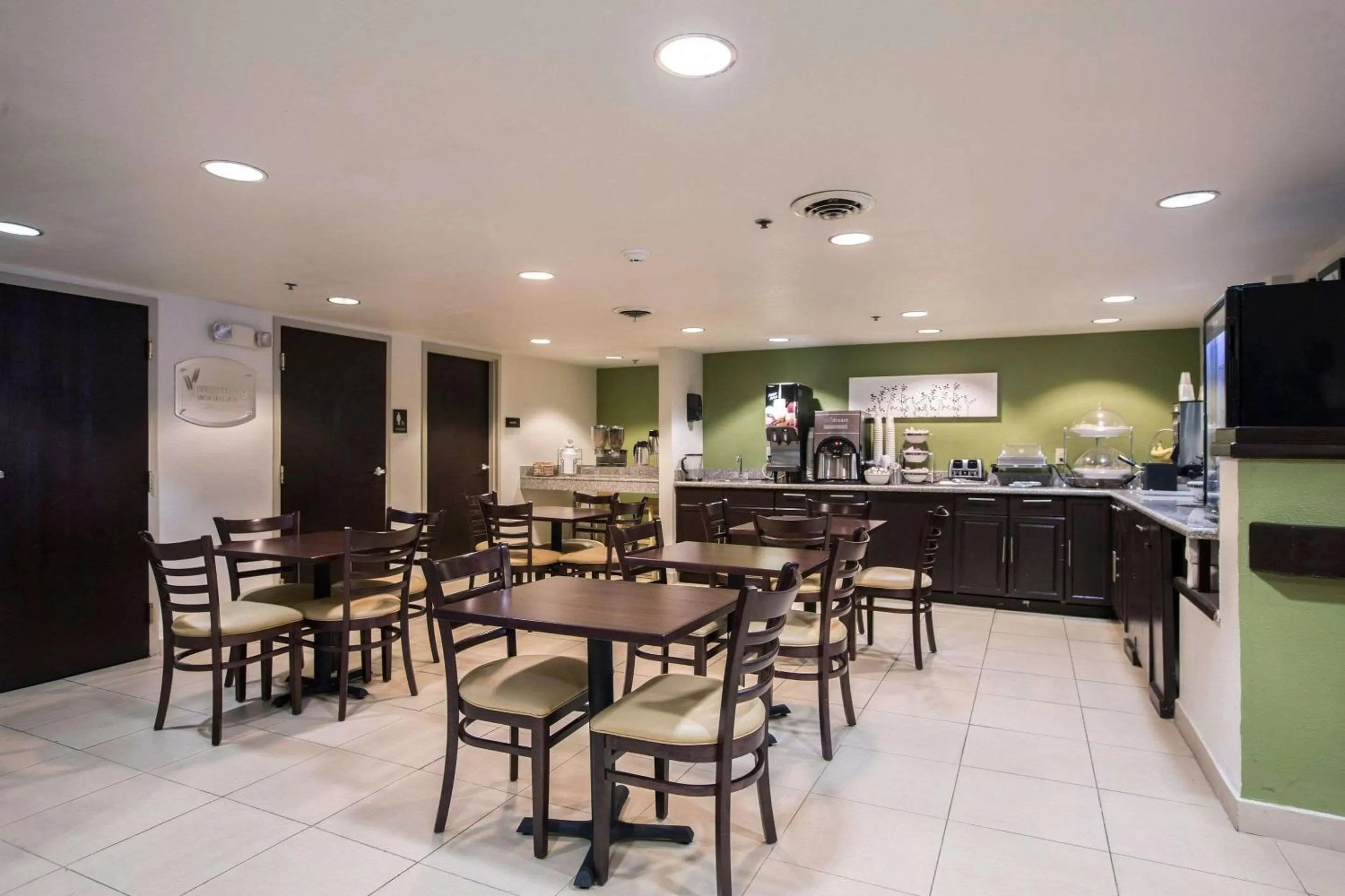 Restaurant/places to eat in Sleep Inn Atlanta Airport