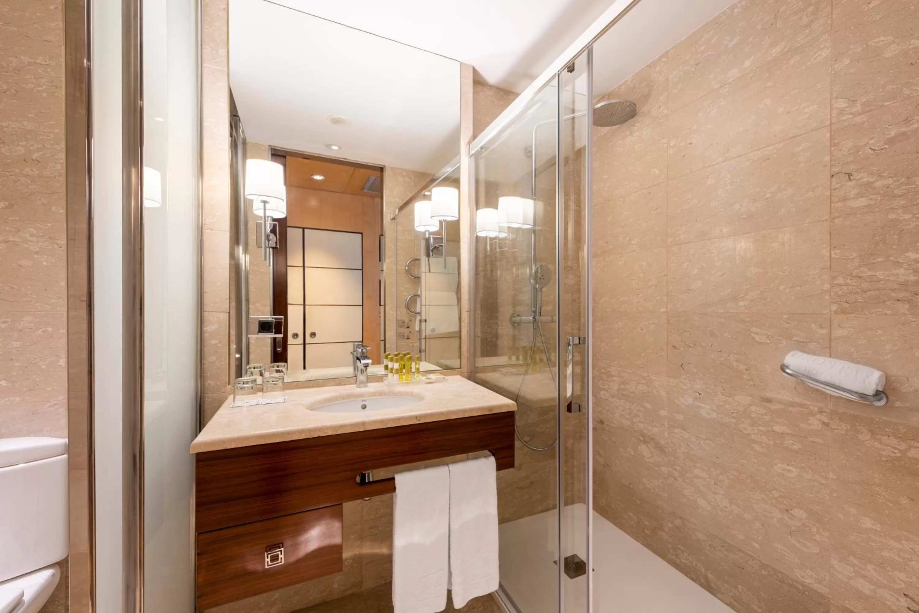 Shower in Eurostars Gran Valencia