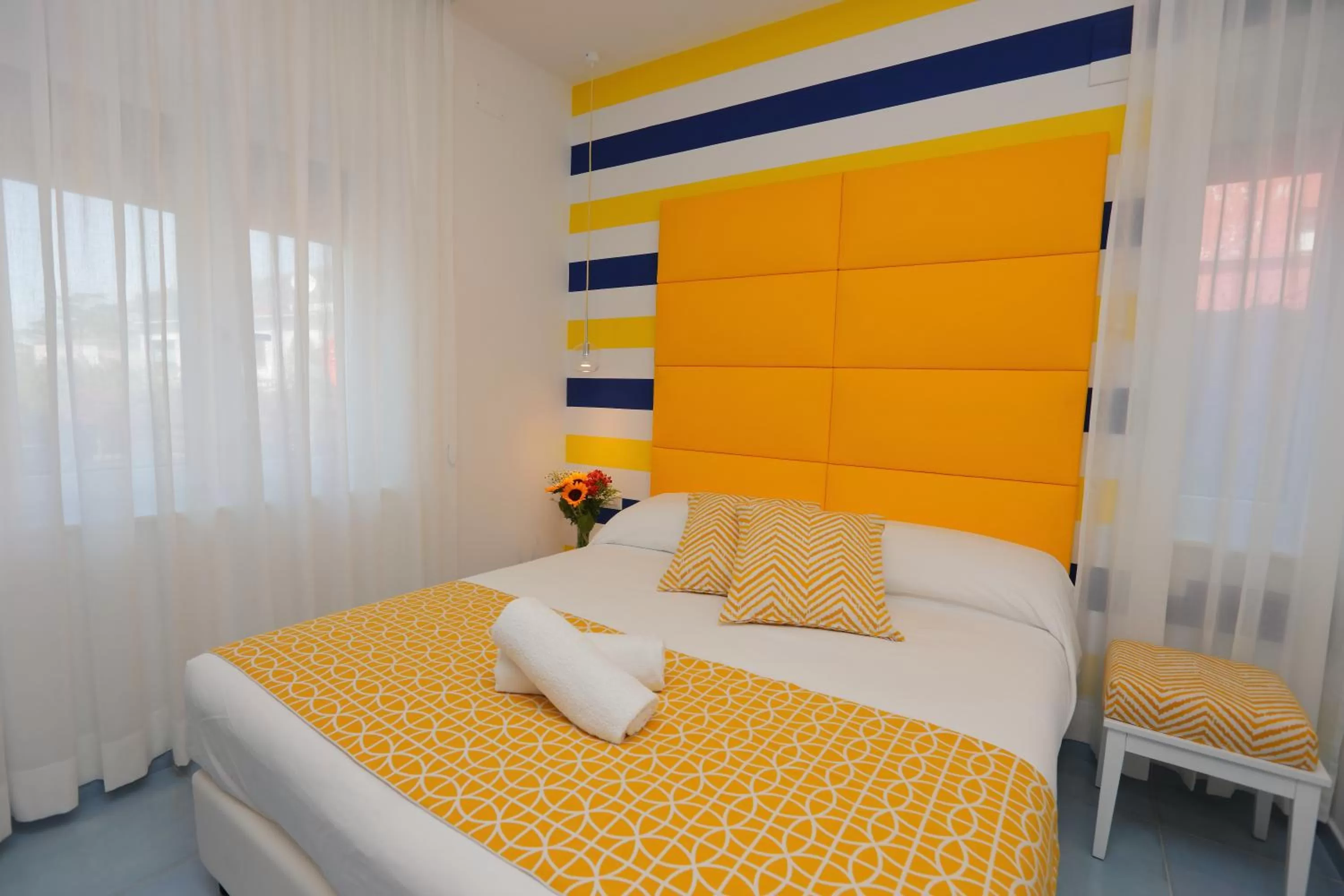 Photo of the whole room, Bed in Domus Meta