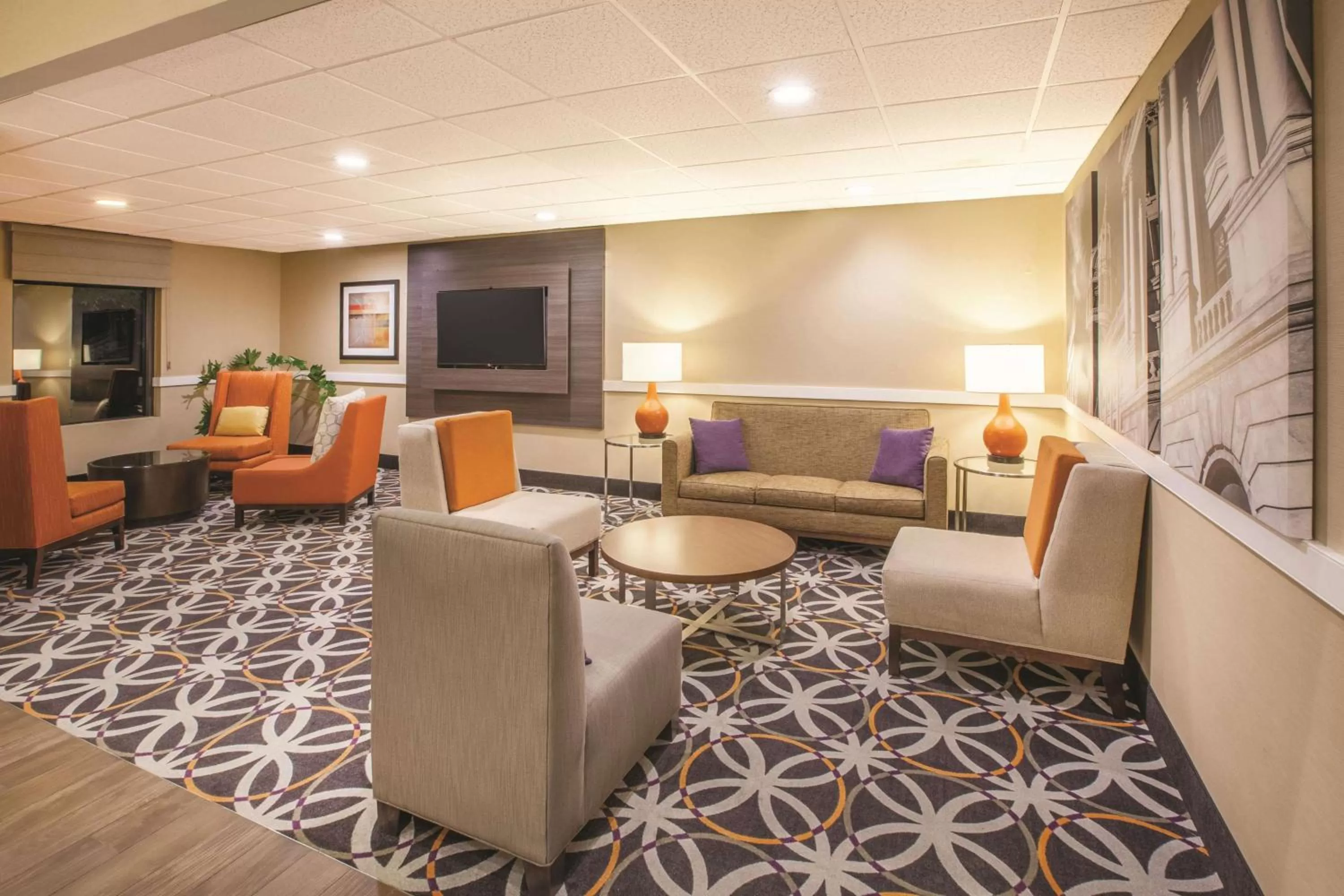 Lobby or reception in La Quinta by Wyndham Mechanicsburg - Harrisburg