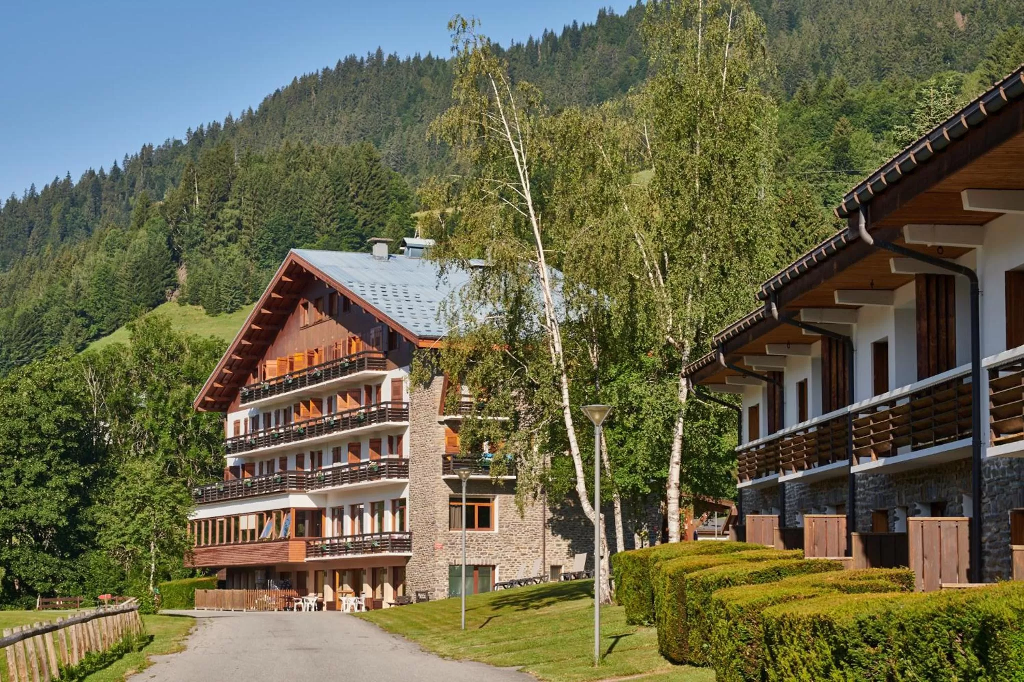 Property Building in Hôtel Vacances Bleues Les Chalets du Prariand