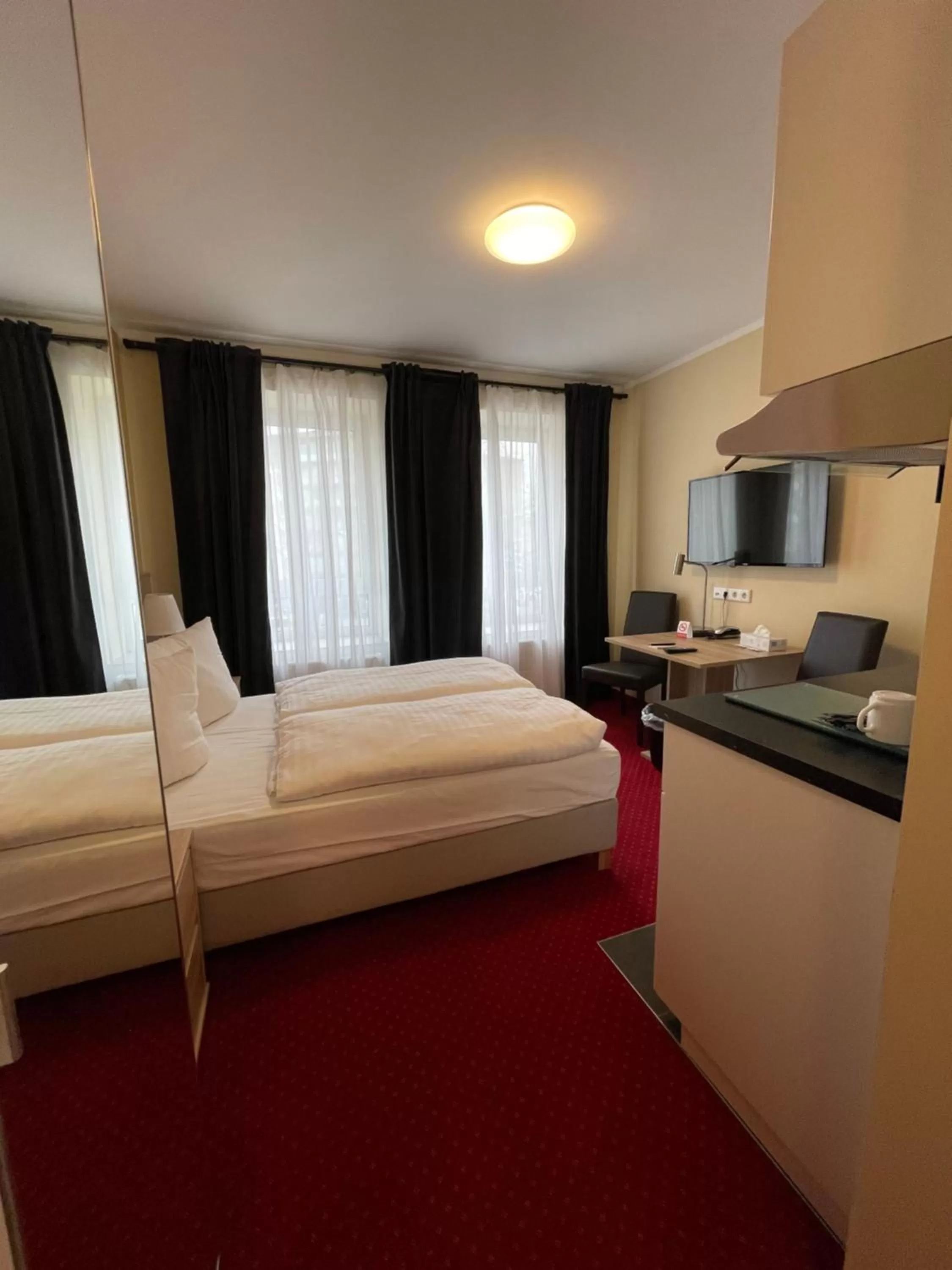 Photo of the whole room, Bed in Palm Premium Hotel & Apartments