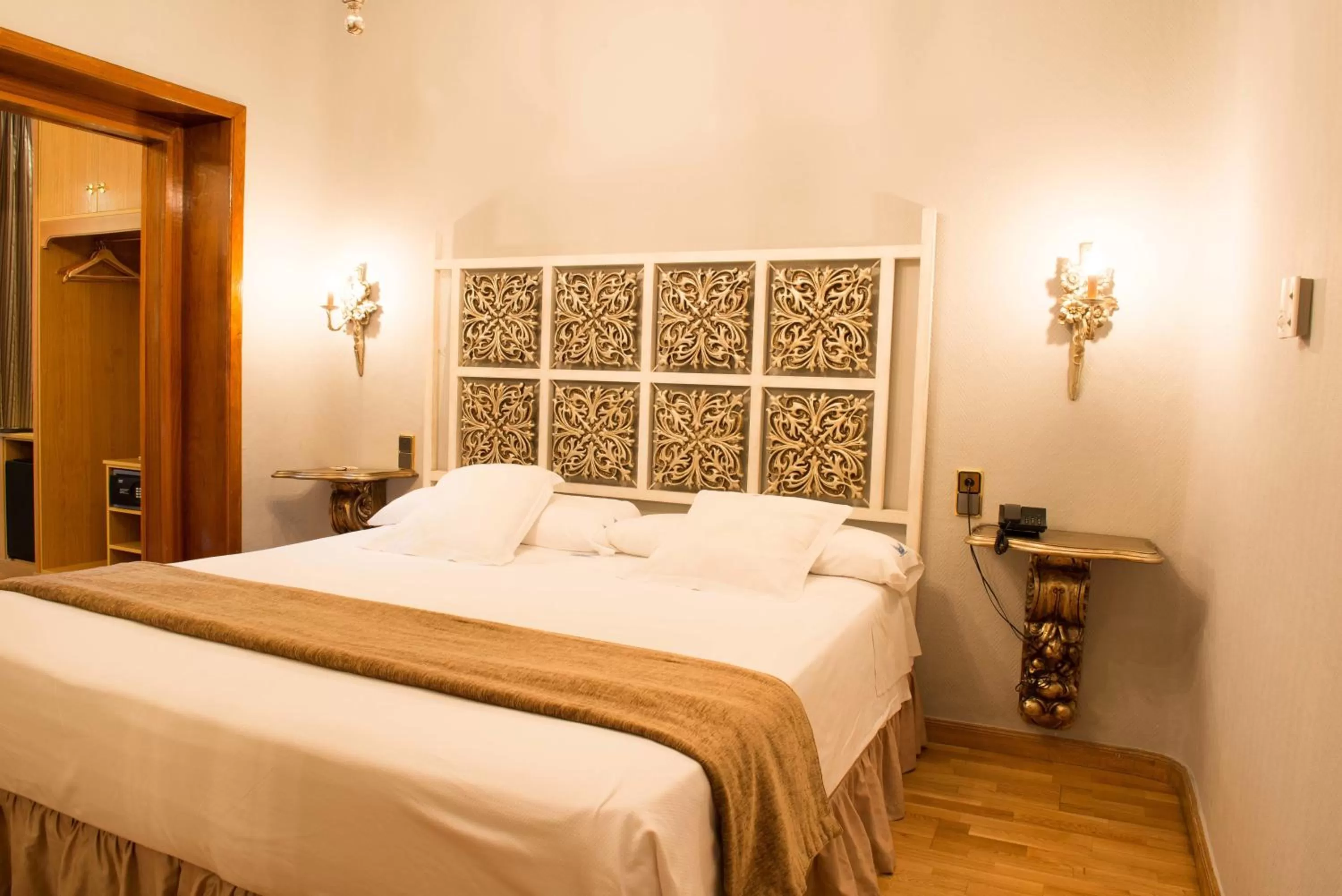 Bed in Hotel Los Angeles Granada