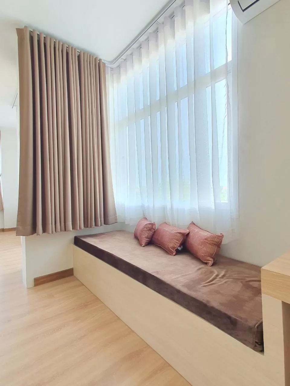 Seating area, Bed in Lueangchan Orchid Hotel