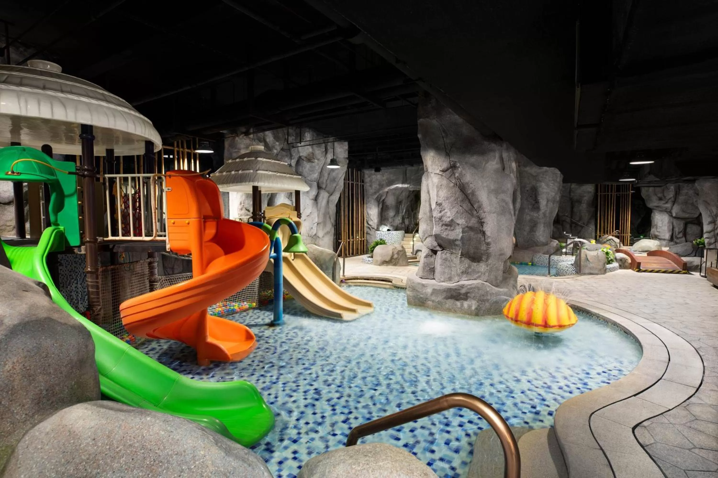 Swimming pool in Beijing Marriott Hotel Changping