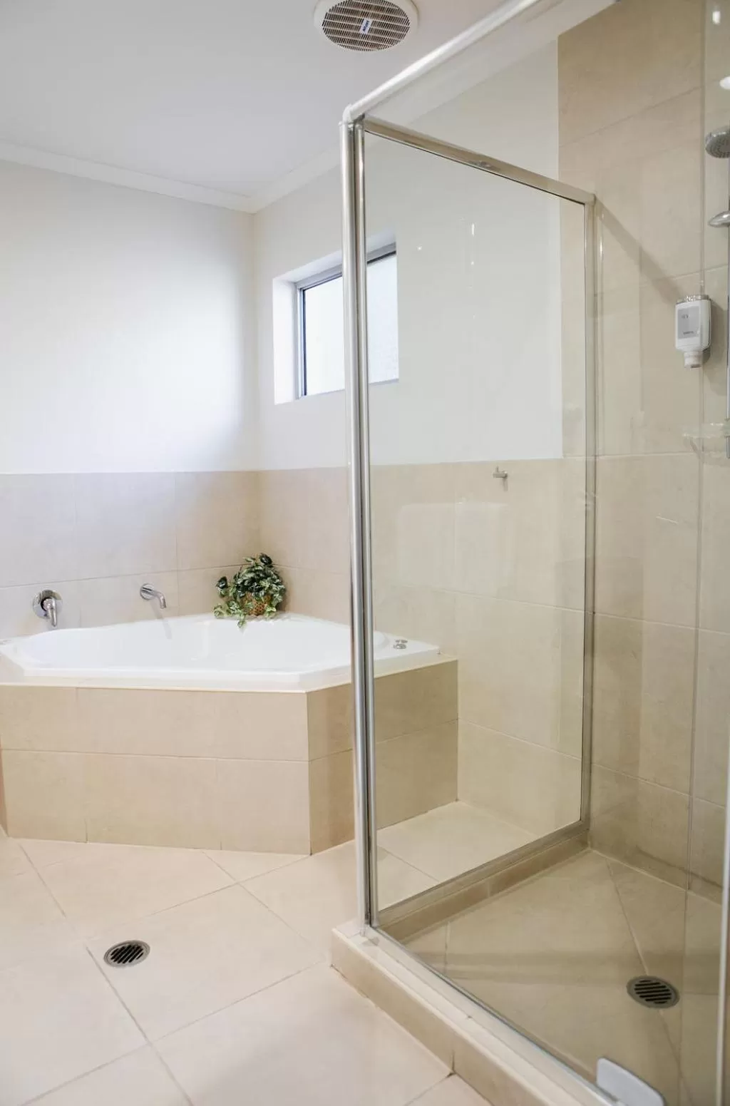 Shower in Noosa Heads Motel