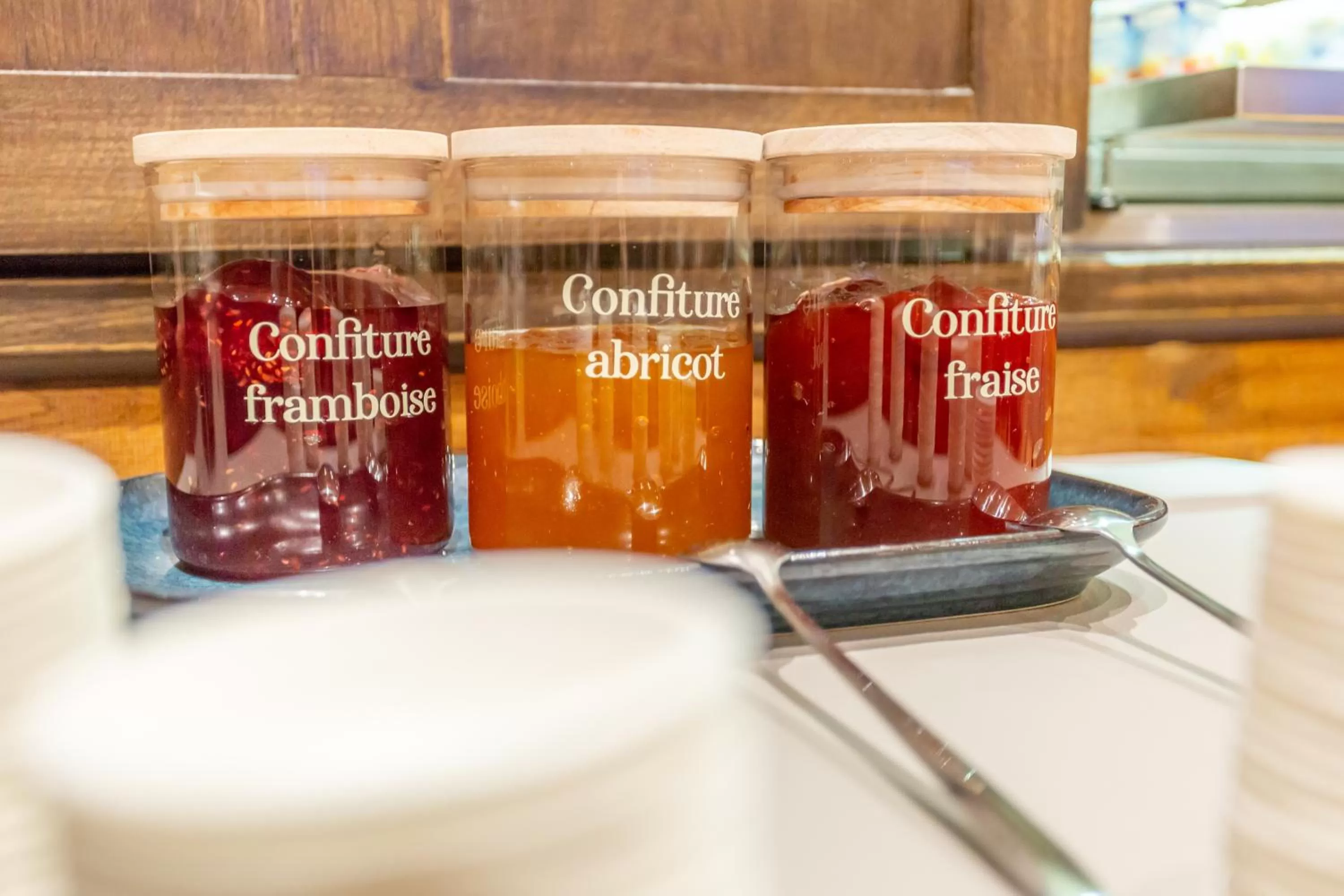 Breakfast in Hôtel The Originals City Le Berry - proche centre-ville - Gare - parking - recharge véhicule