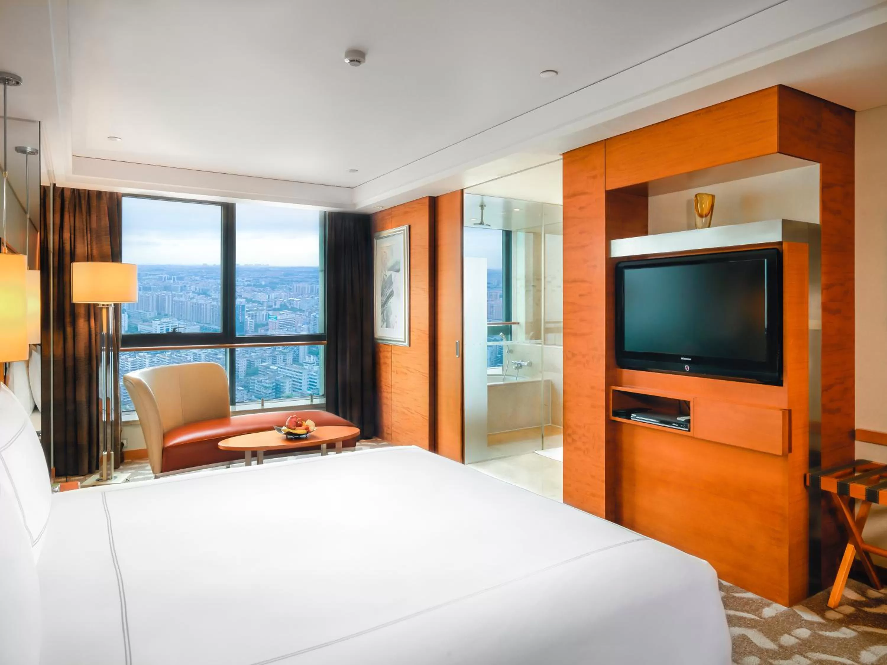 Photo of the whole room, Bed in Swissotel Foshan, Guangdong