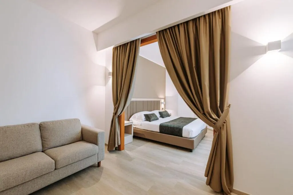 Photo of the whole room, Bed in Grand Hotel la Chiusa di Chietri