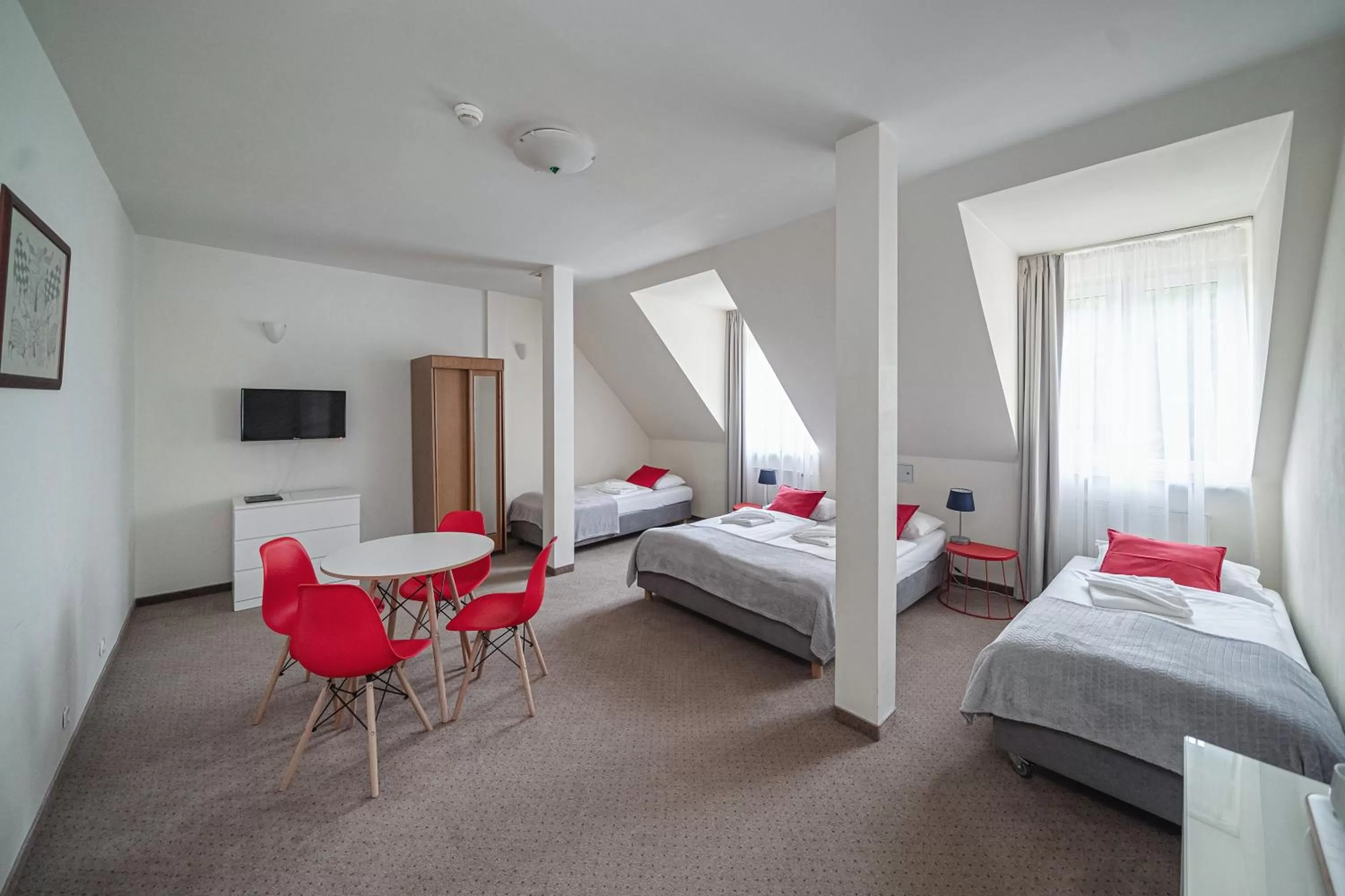 Photo of the whole room, Bed in Gronie Ski & Bike