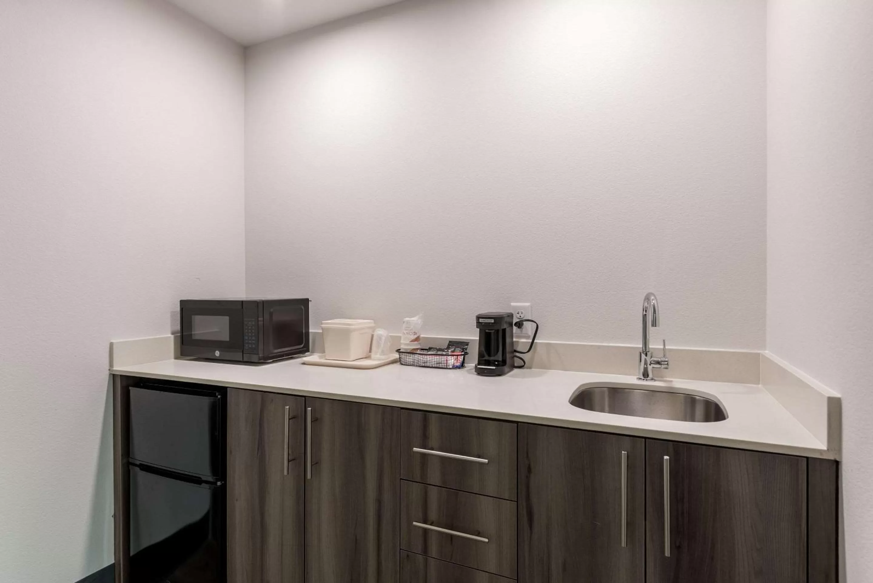 Coffee/tea facilities in Comfort Suites Colorado Springs East - Medical Center Area