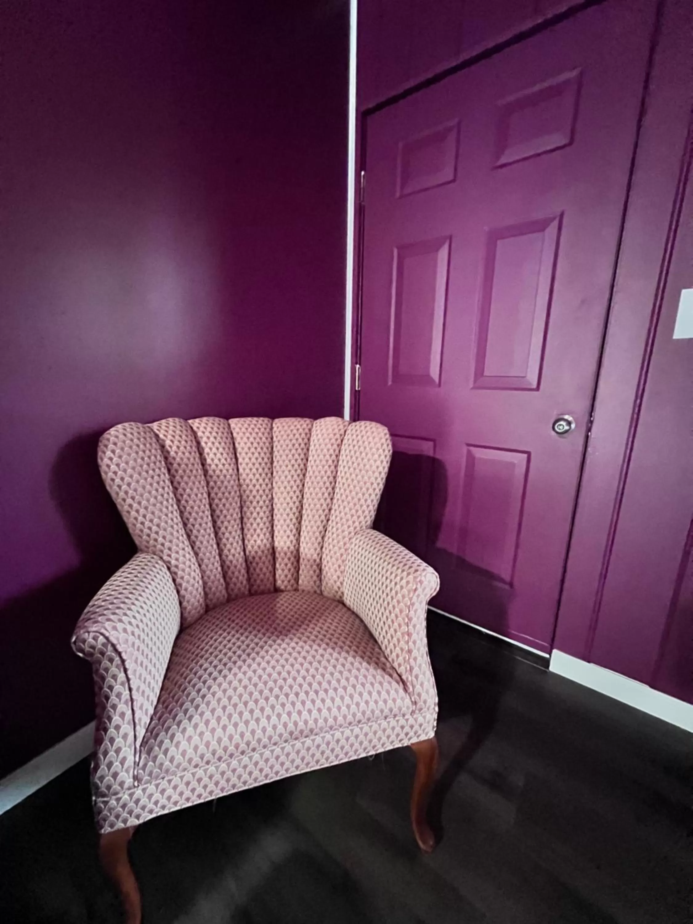 Seating area in Great Gatsby Motel Inn