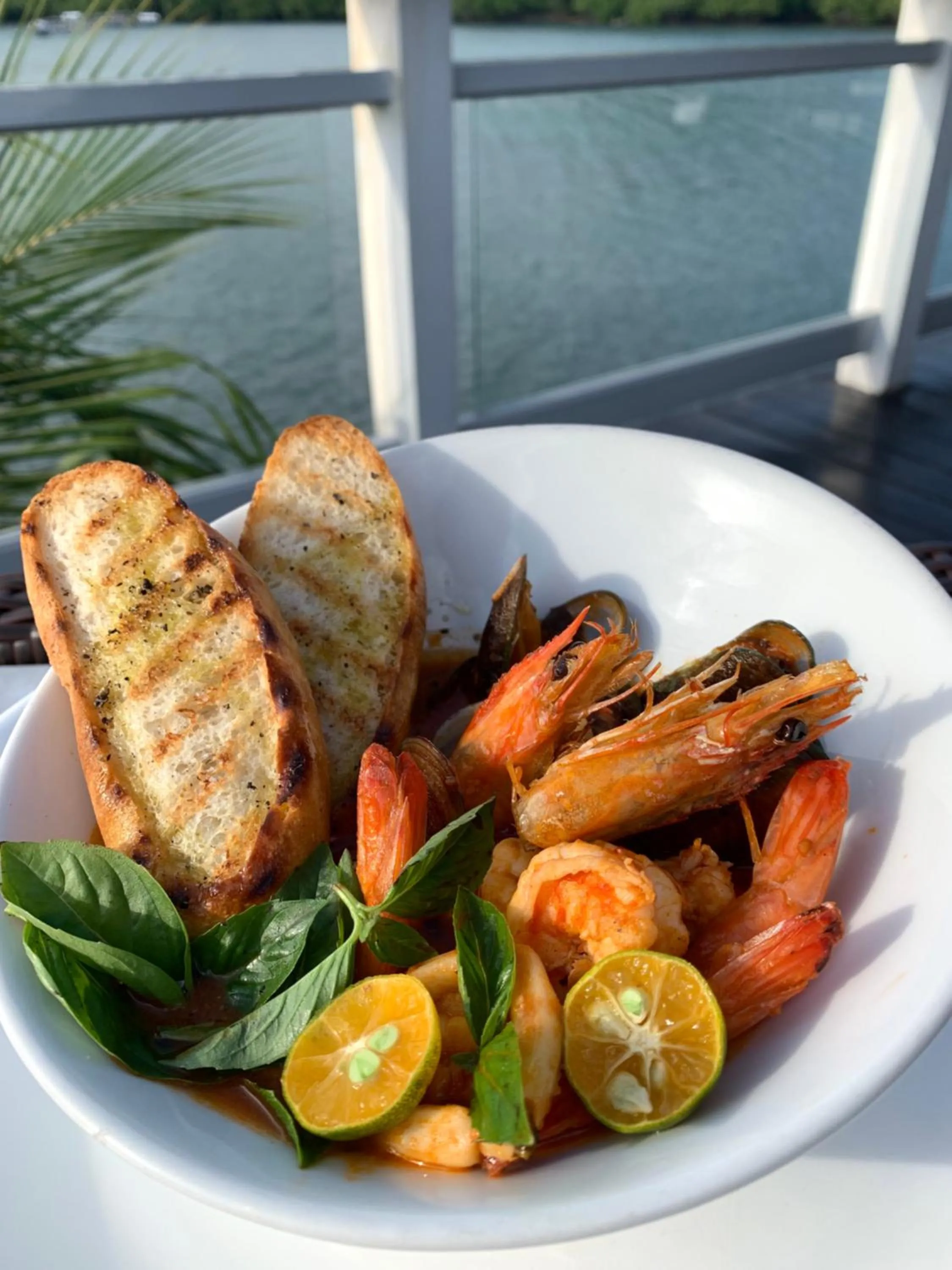 Food in Edgewater Dive & Spa Resort