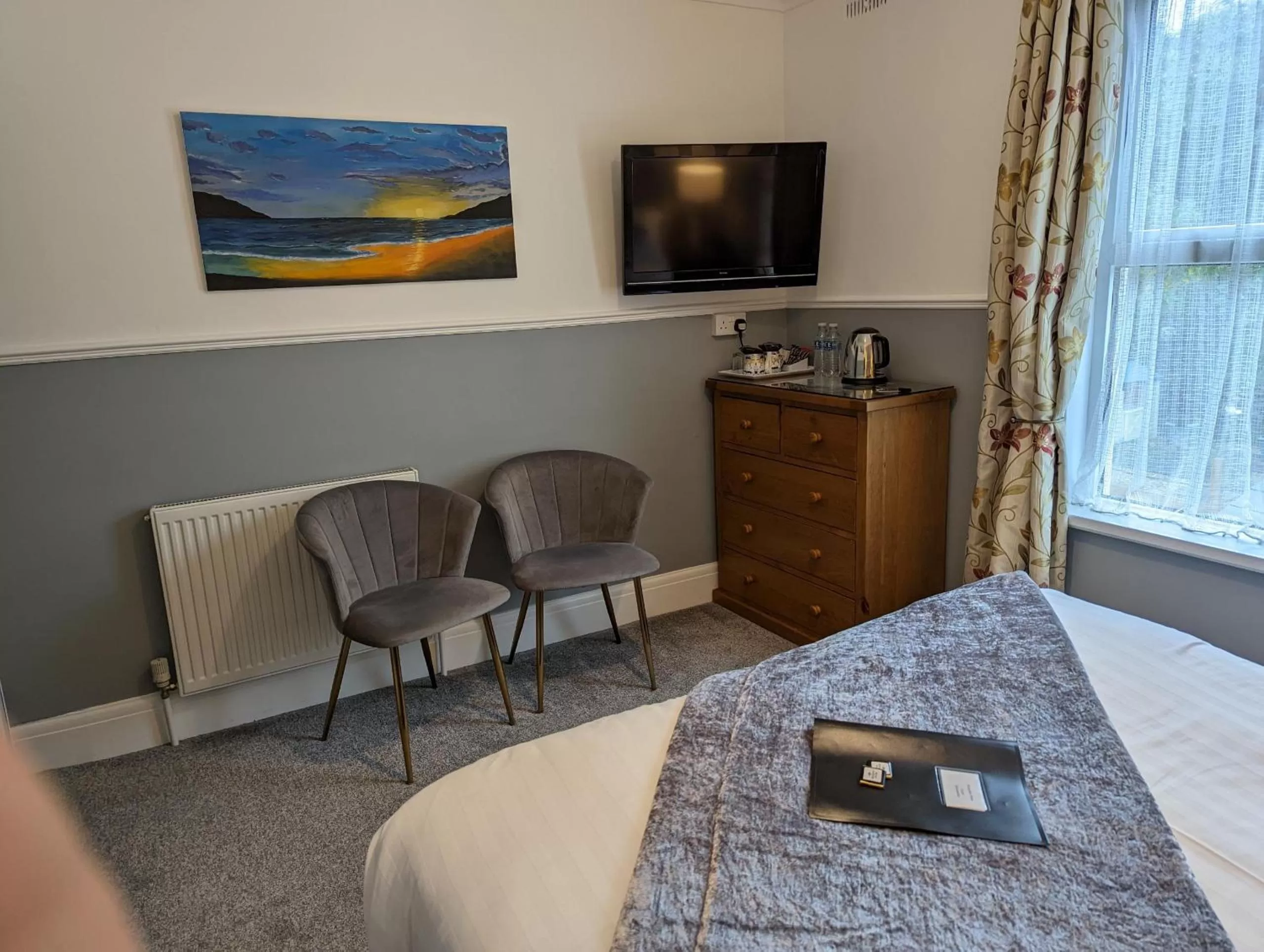 Bedroom, Bed in Abingdon House