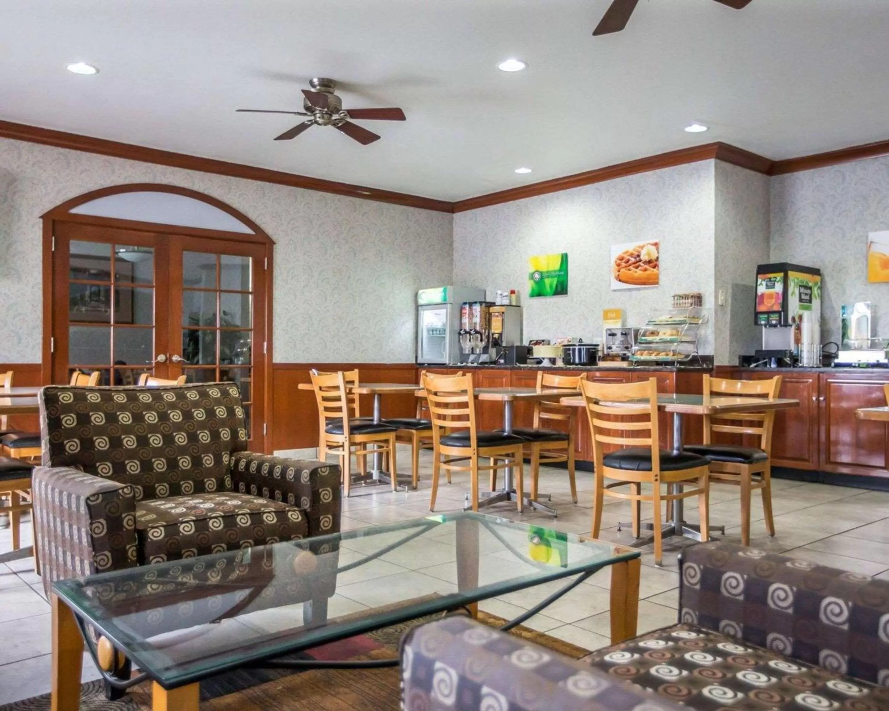 Lobby or reception in Quality Inn Peru near Starved Rock State Park