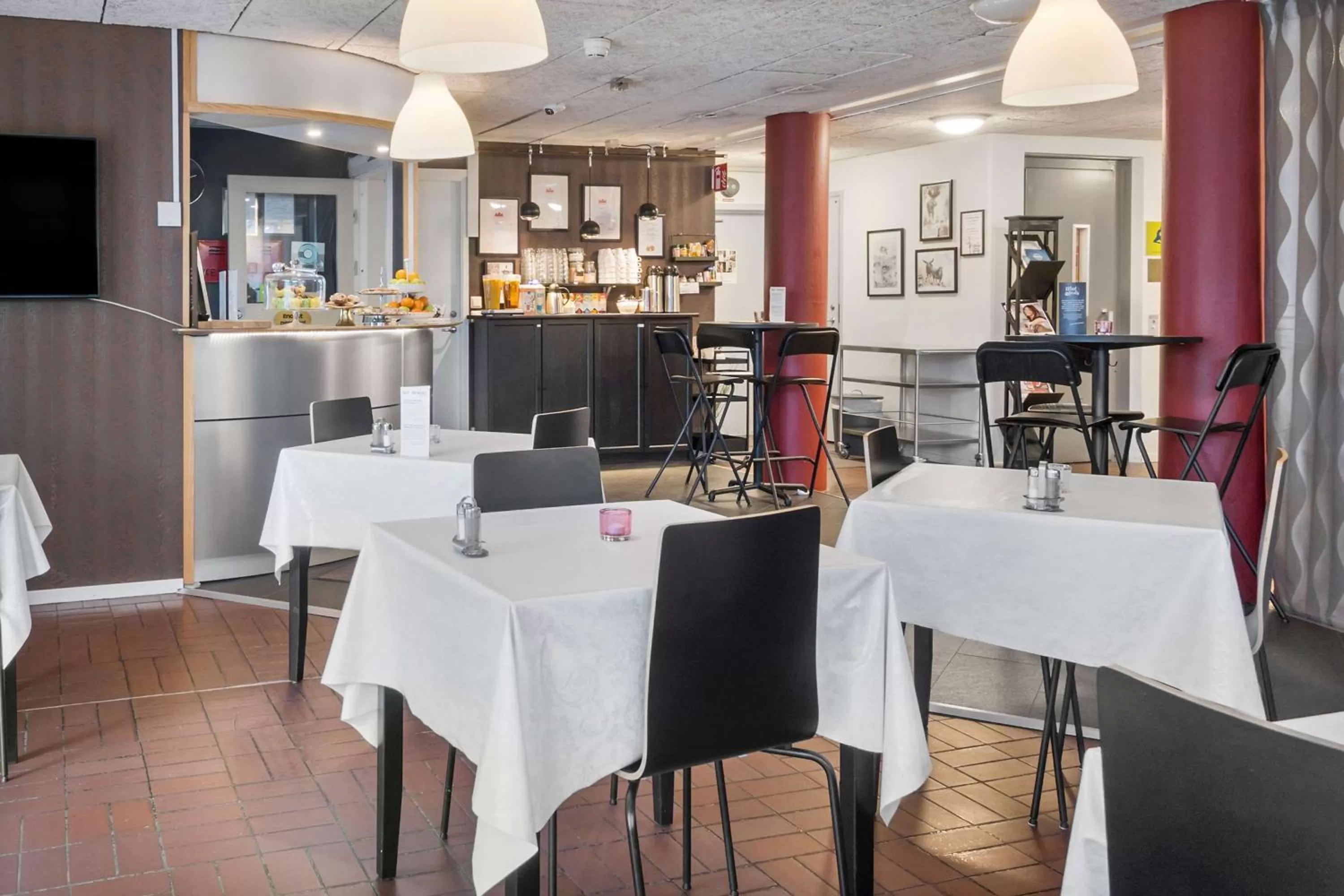 Restaurant/places to eat in Sure Hotel by Best Western Focus