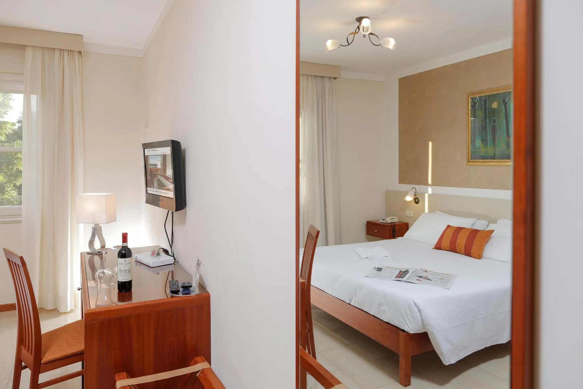 Bed in Hotel Michelangelo