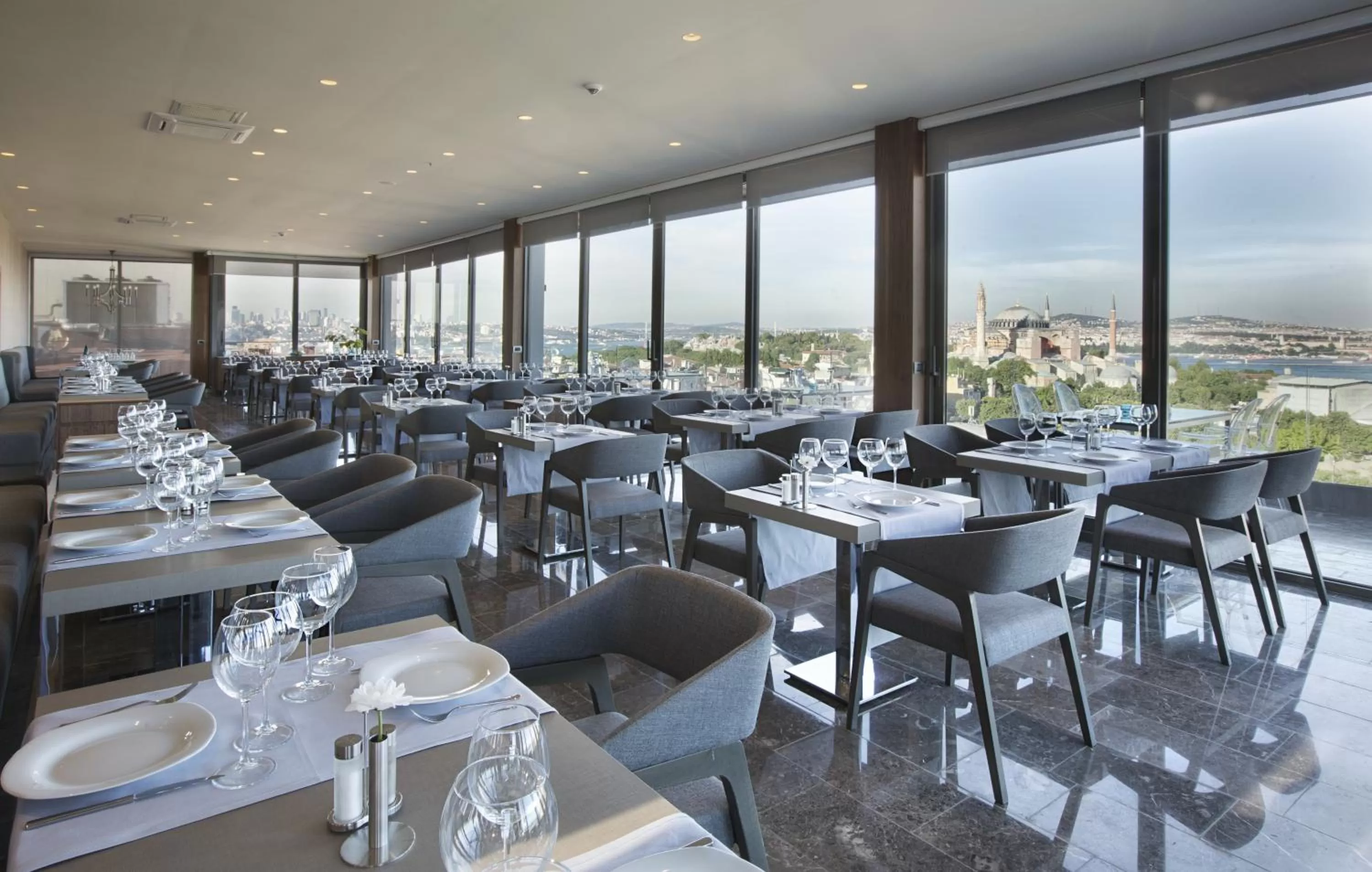 Restaurant/places to eat in Hotel Arcadia Blue Istanbul