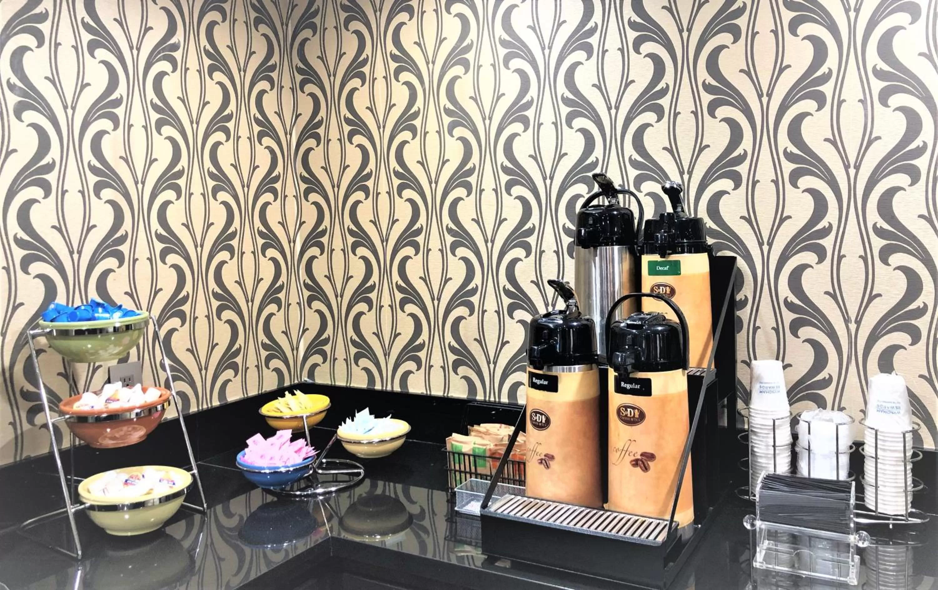 Breakfast in Howard Johnson by Wyndham Greensboro Near the Coliseum