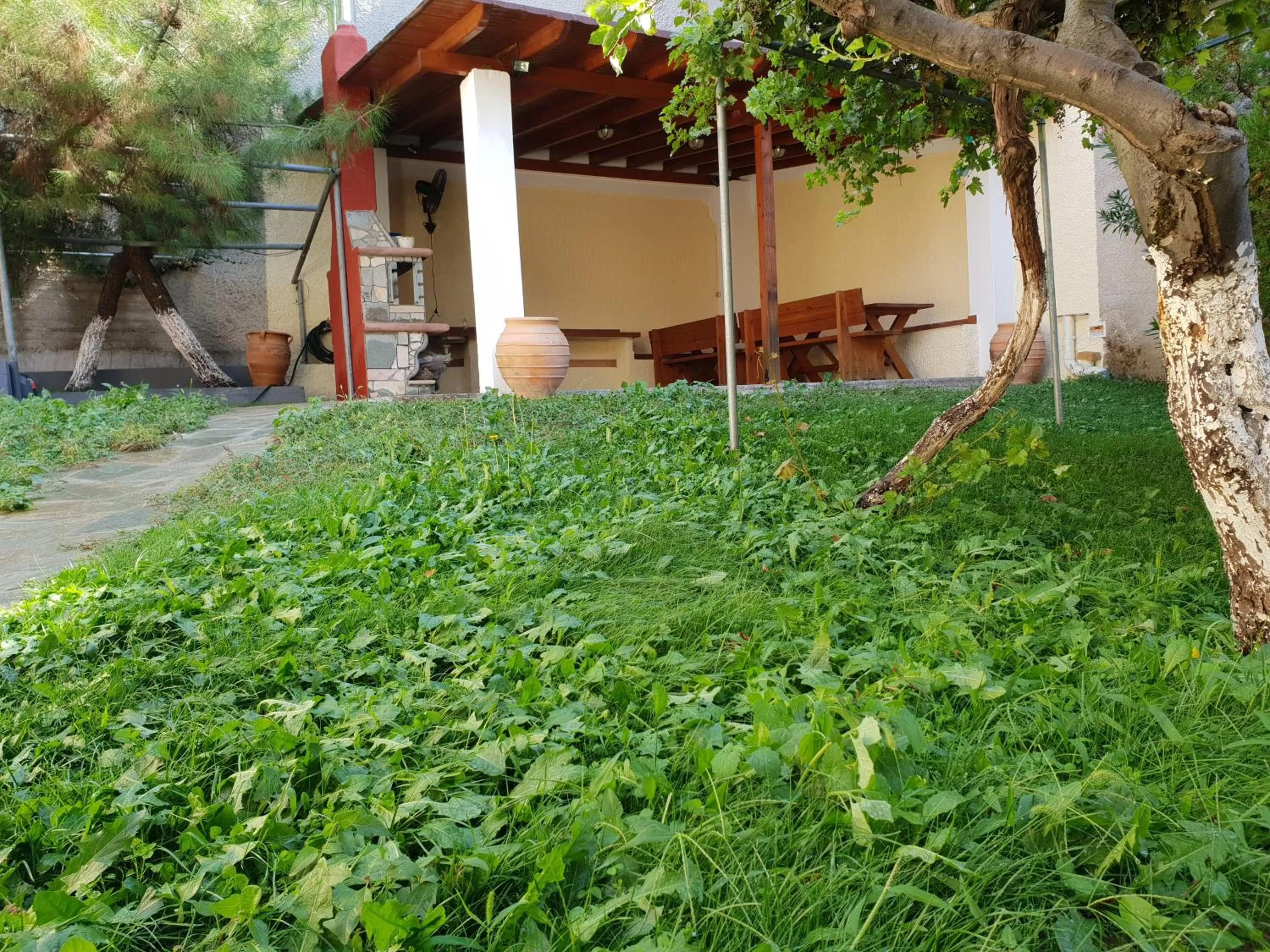 Garden in Mondeus Inn Luxury