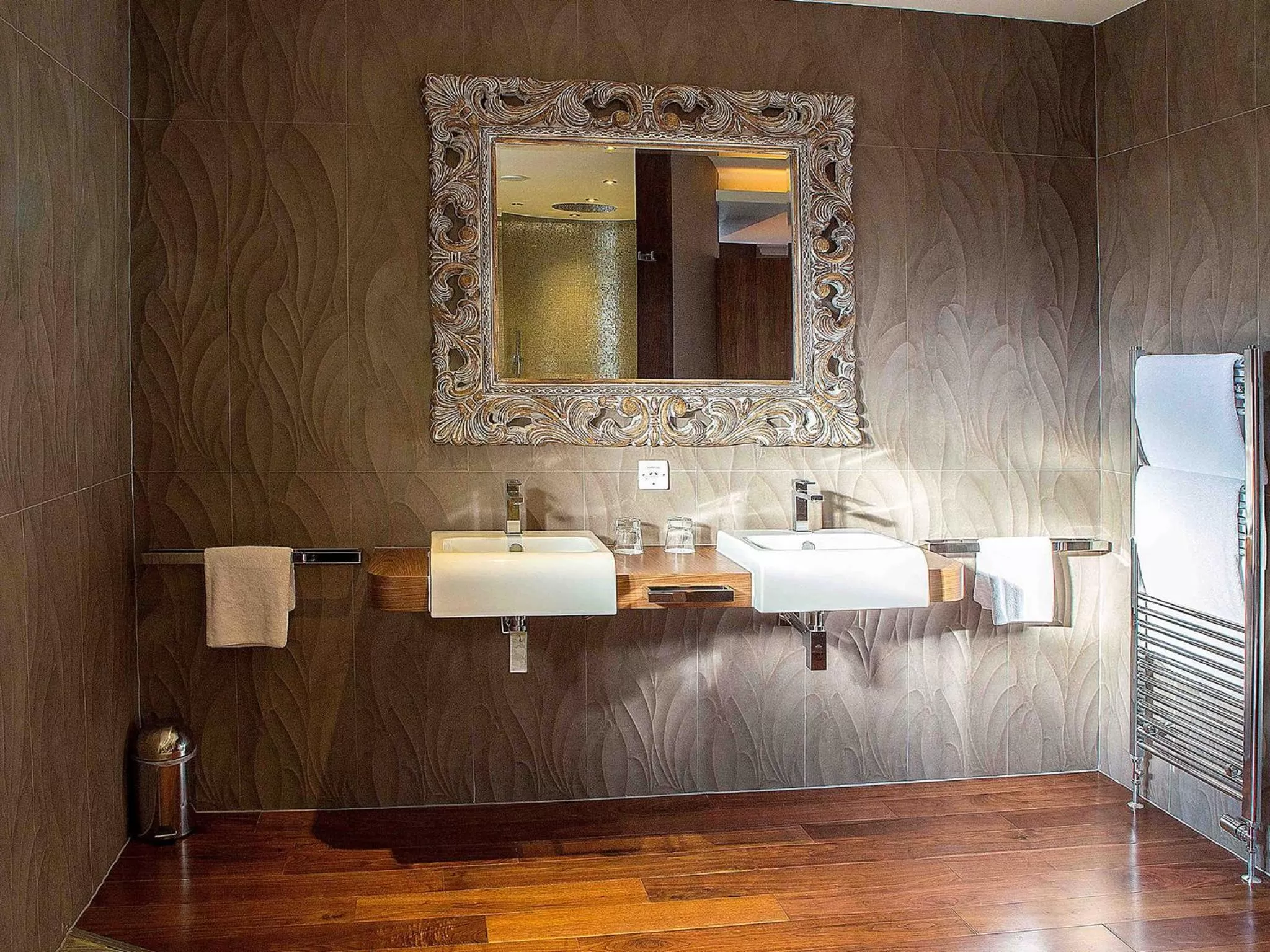 Bathroom in Busby Hotel