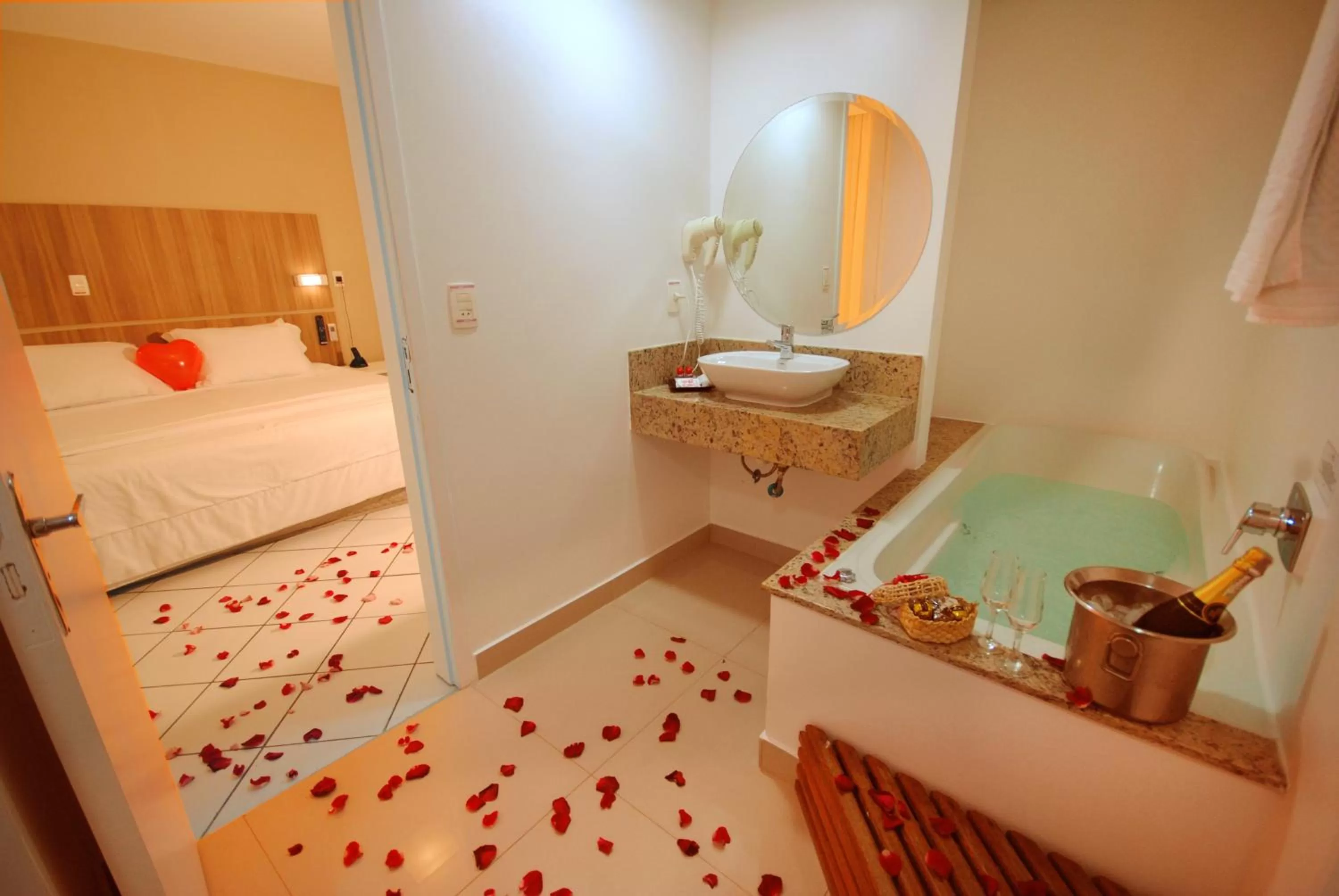 Bathroom, Bed in Hotel Rieger