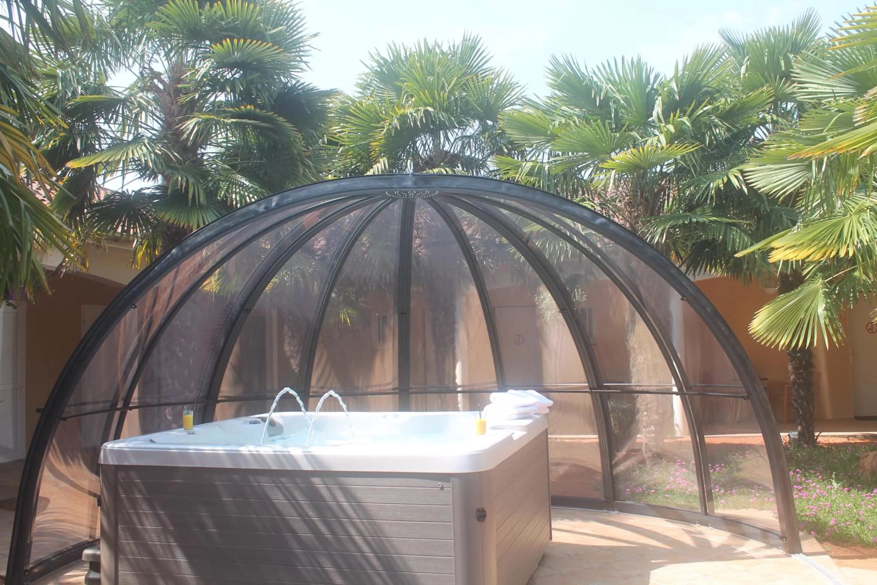 Hot Spring Bath in La Closerie, Nantes Nord