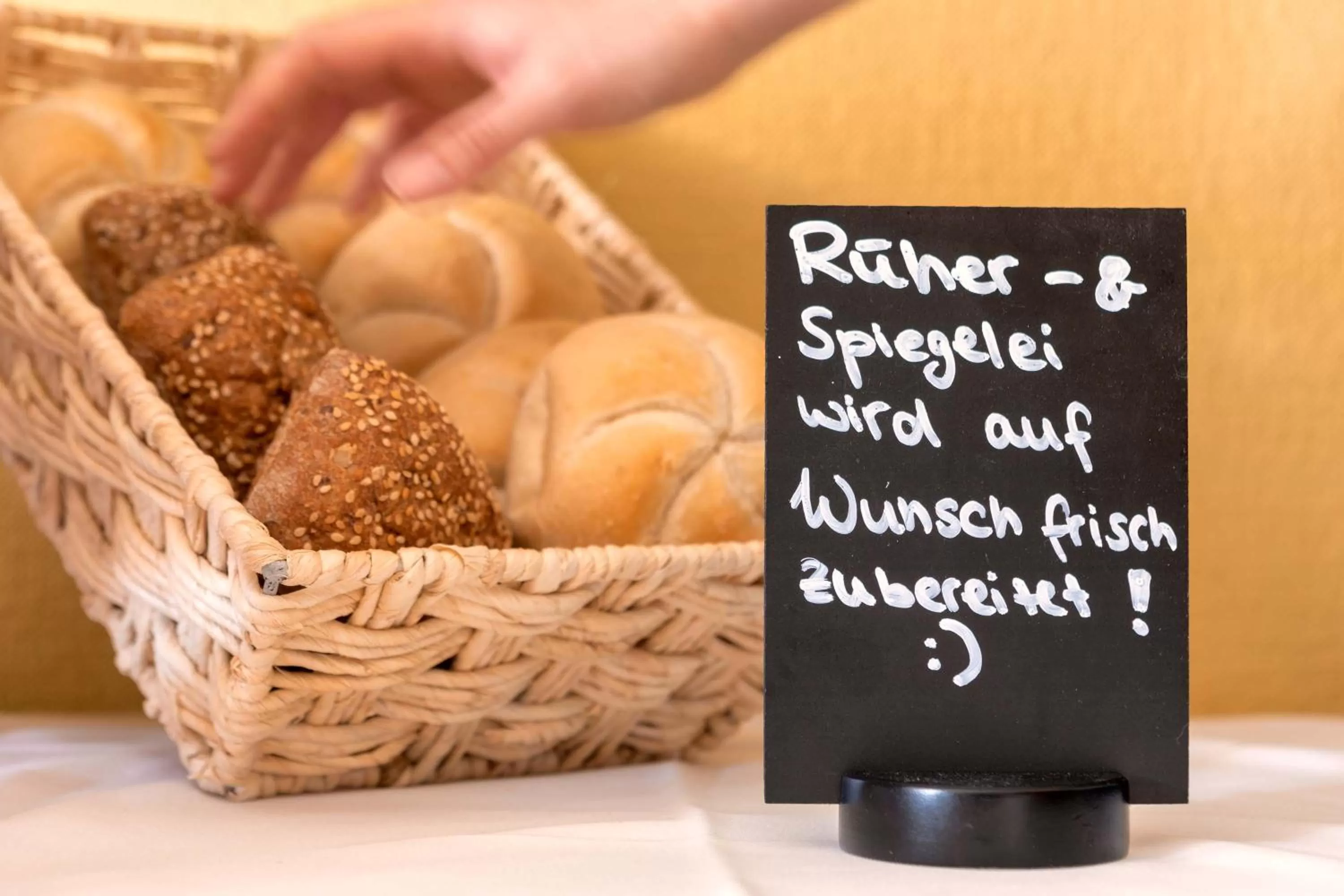 Breakfast in "Zur Altstadt - Am Fuße der Osterburg" Gaststätte, Pension, FEWO