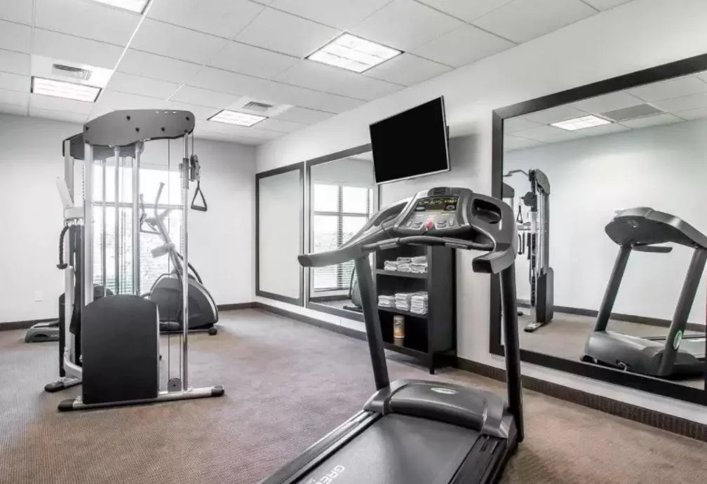 Fitness centre/facilities in Sleep Inn & Suites Hannibal West