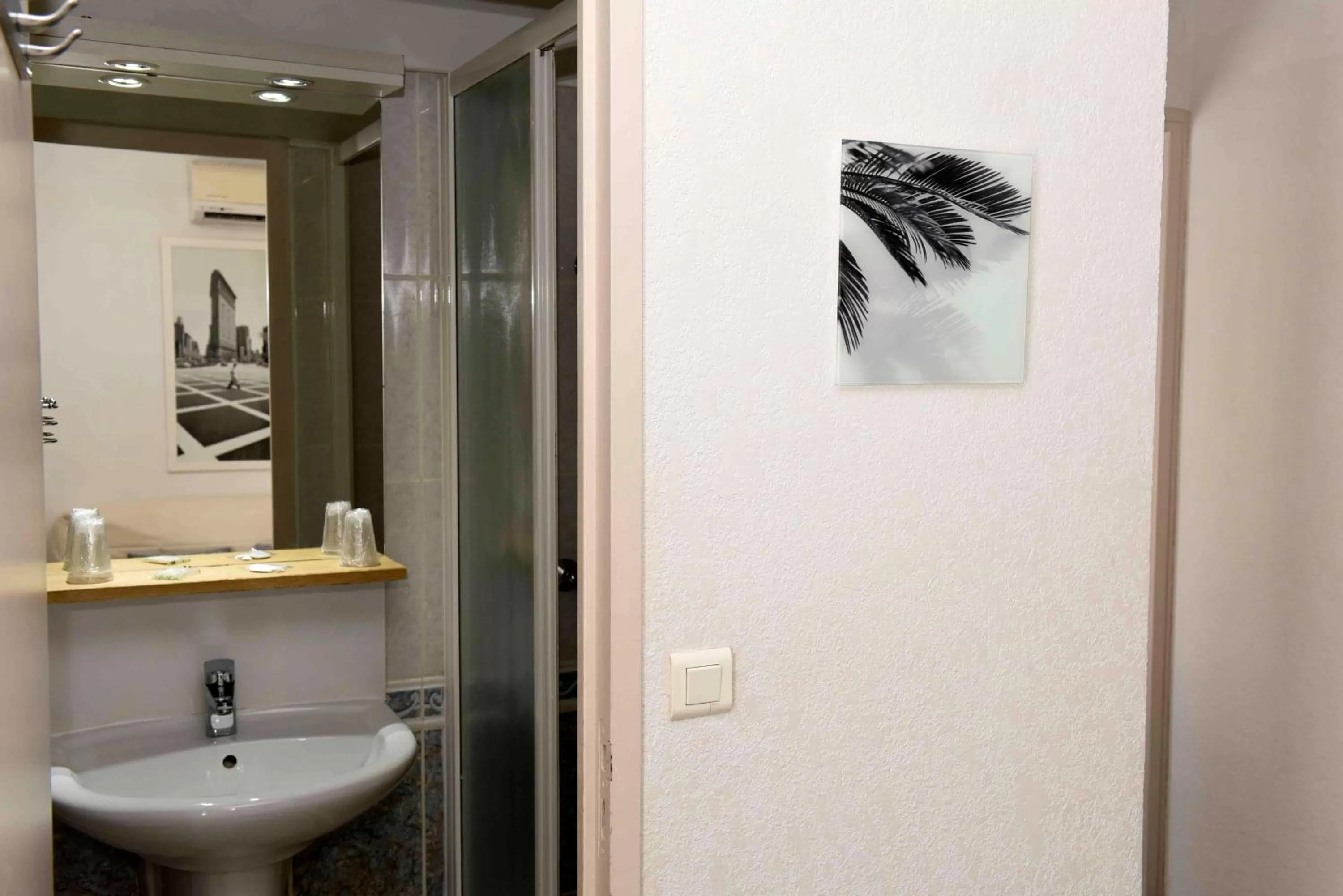 Bathroom in Azur Hôtel