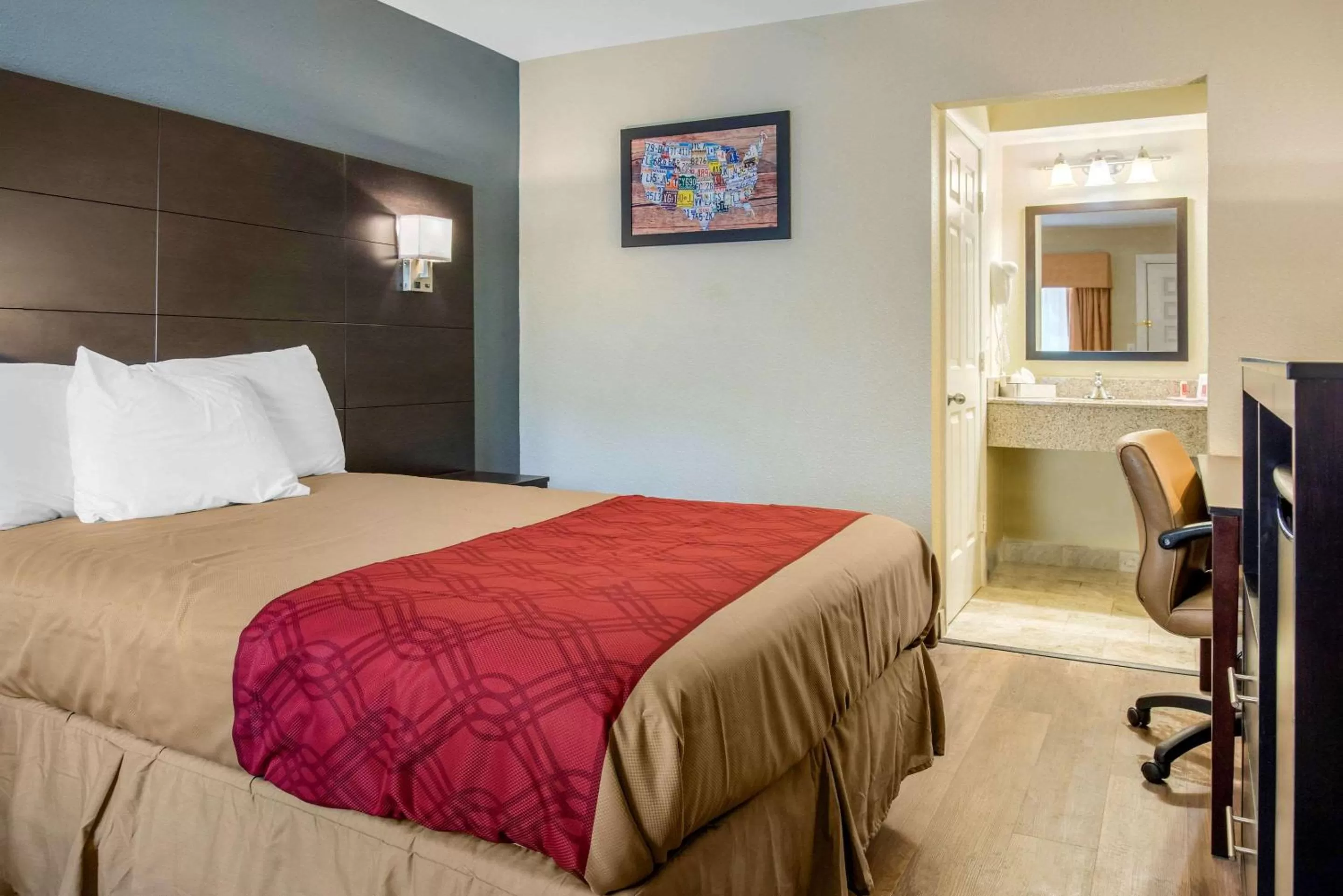 Photo of the whole room in Econo Lodge Freeport - Brunswick Area